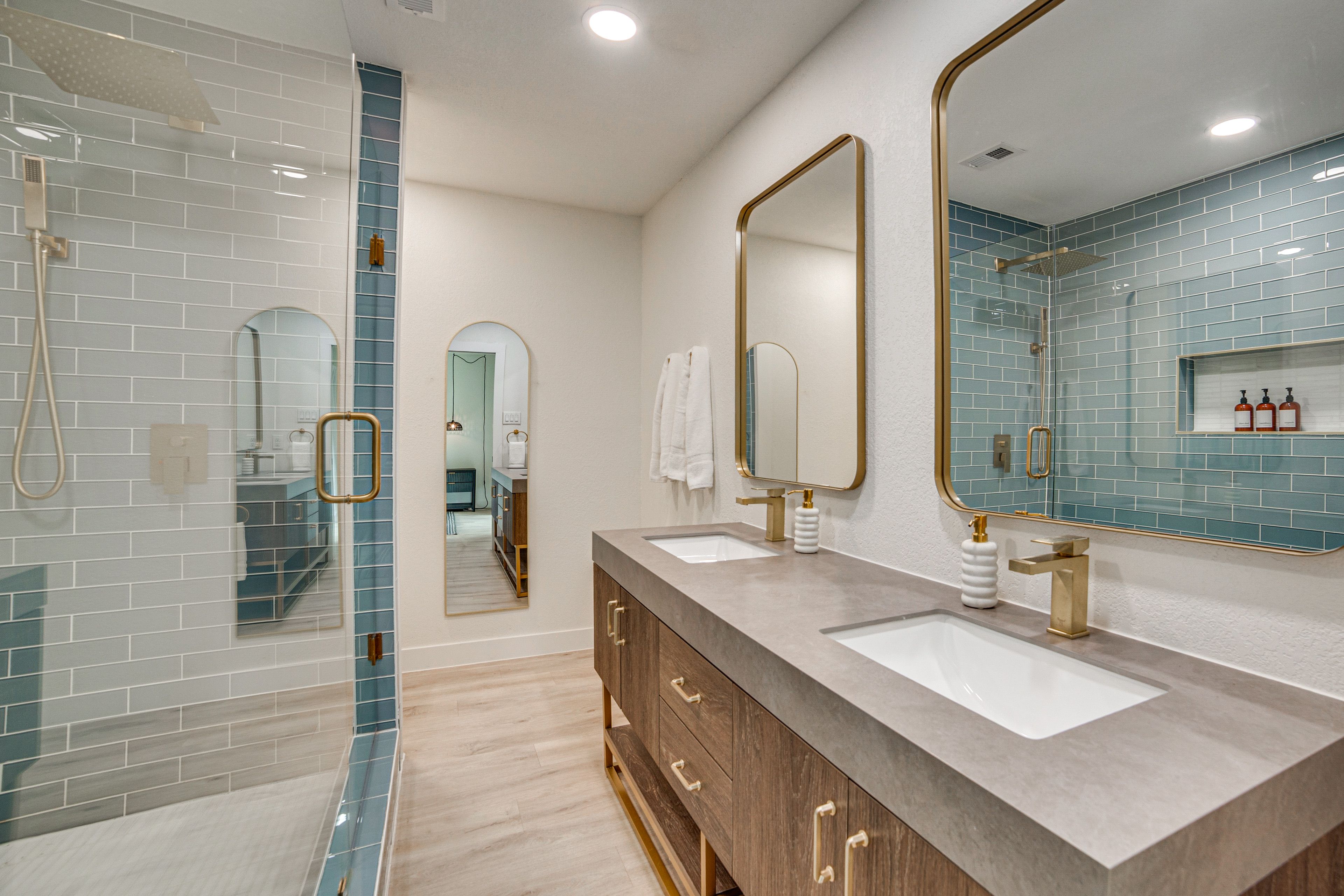 Full Bathroom | Towels & Linens Provided