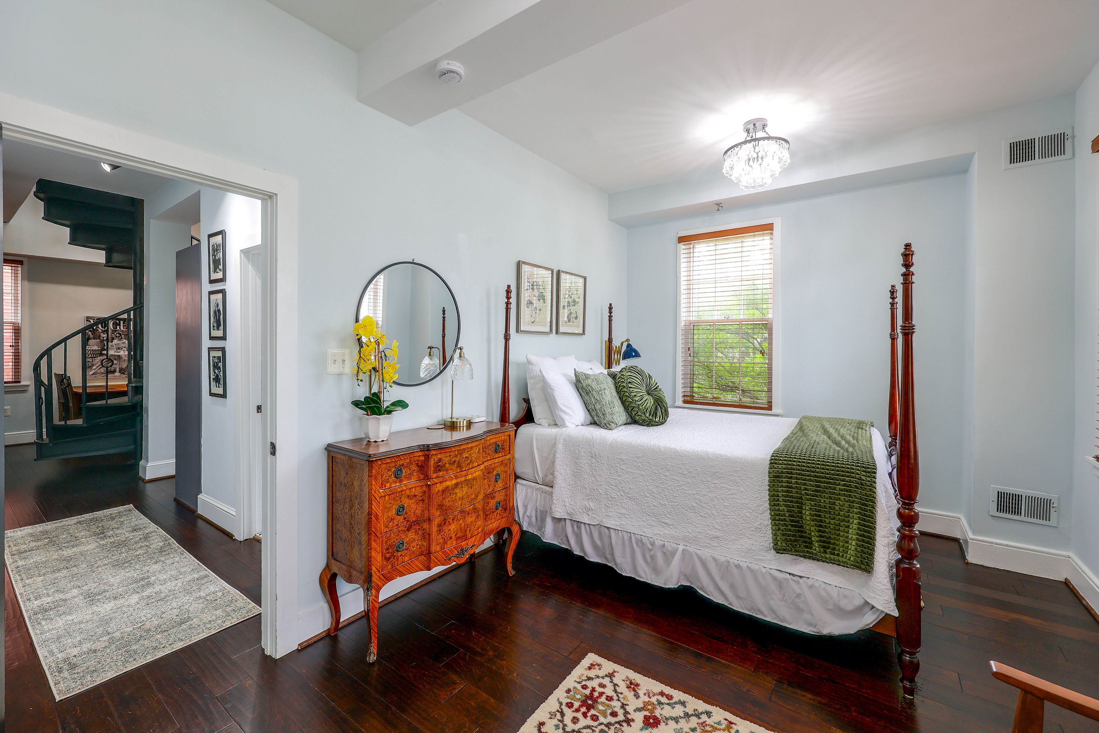 Bedroom | Queen Bed | 1st Floor