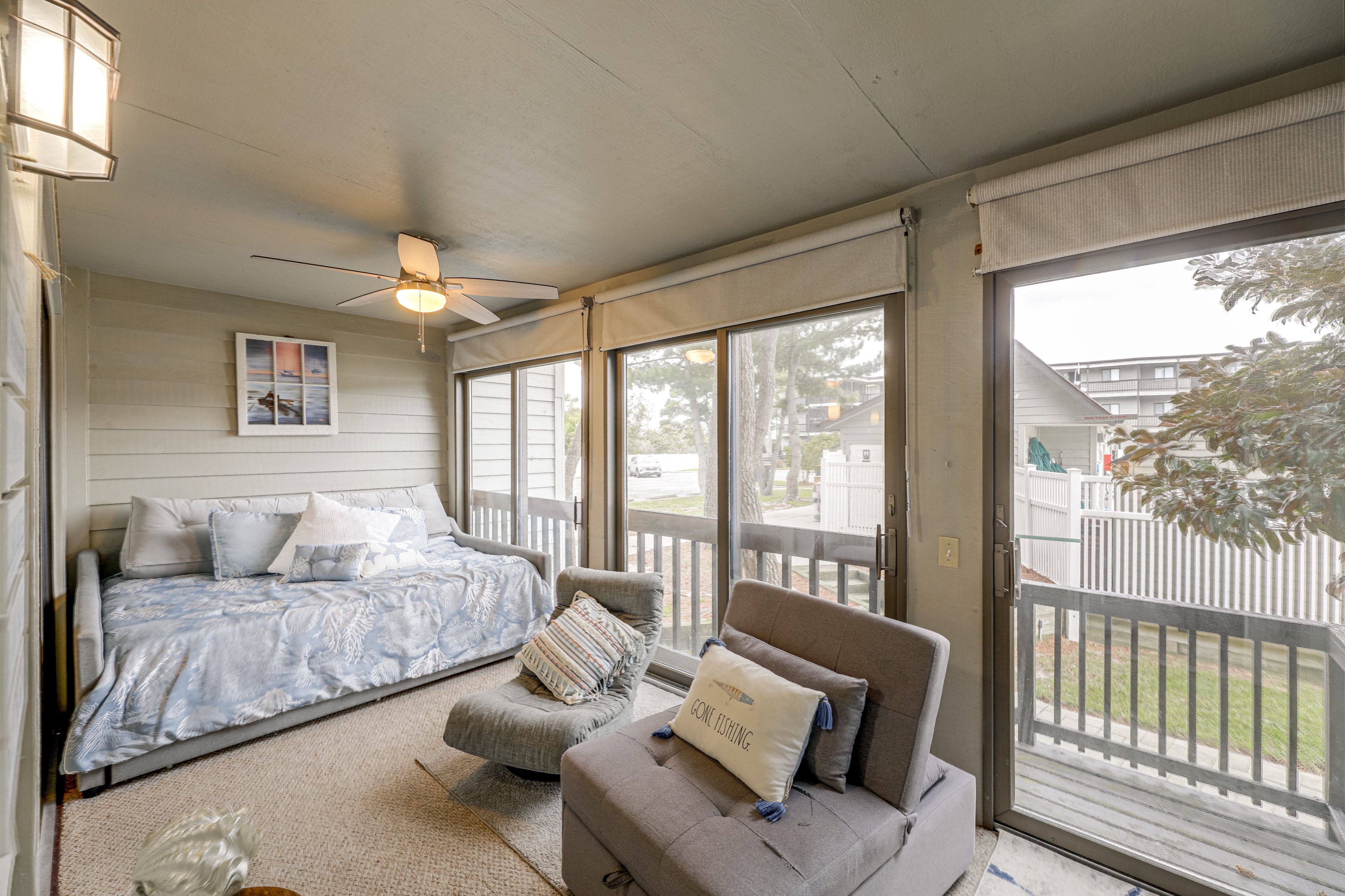 Sunroom | Queen Sleeper Sofa