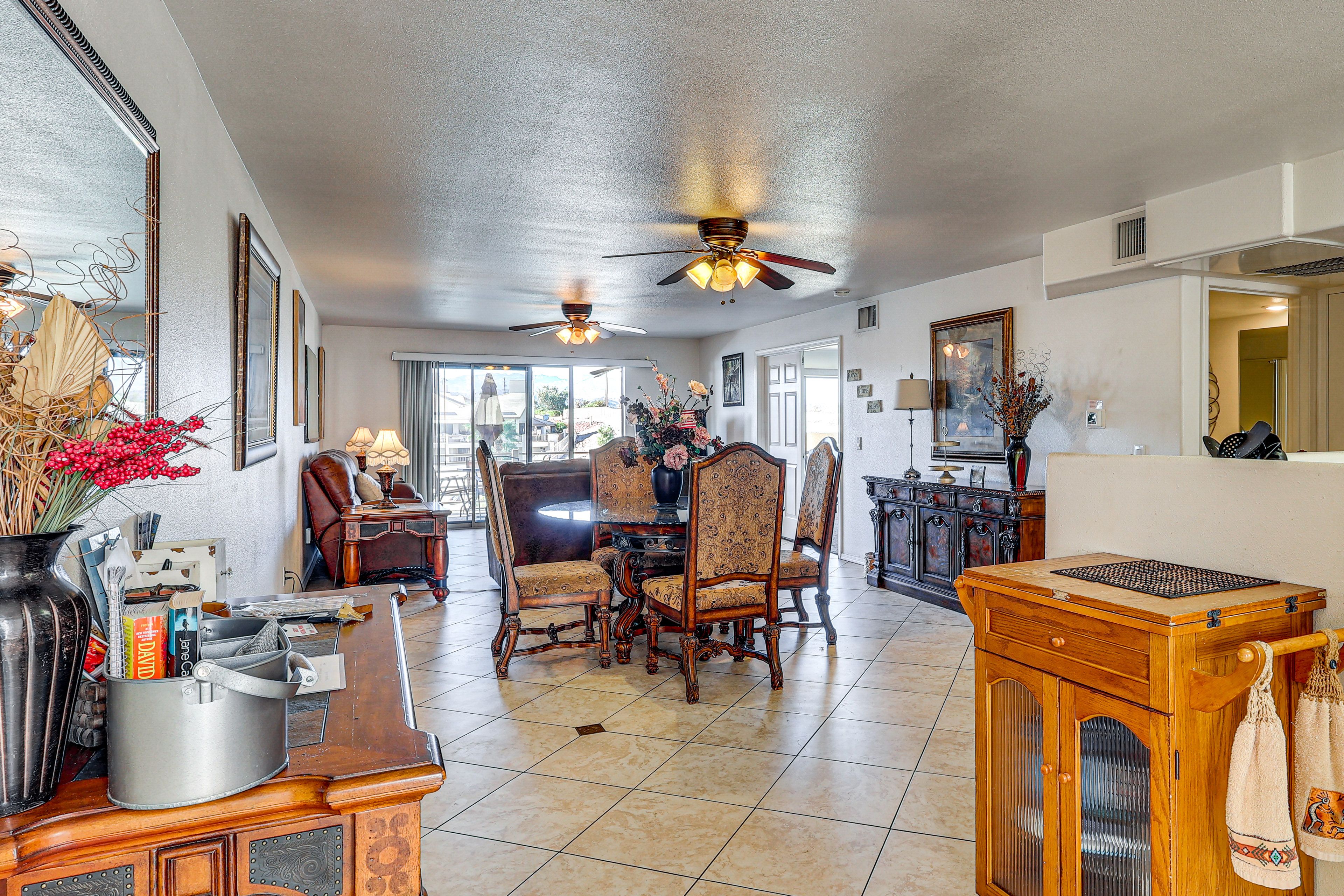 Dining Area | Dishes & Flatware Provided