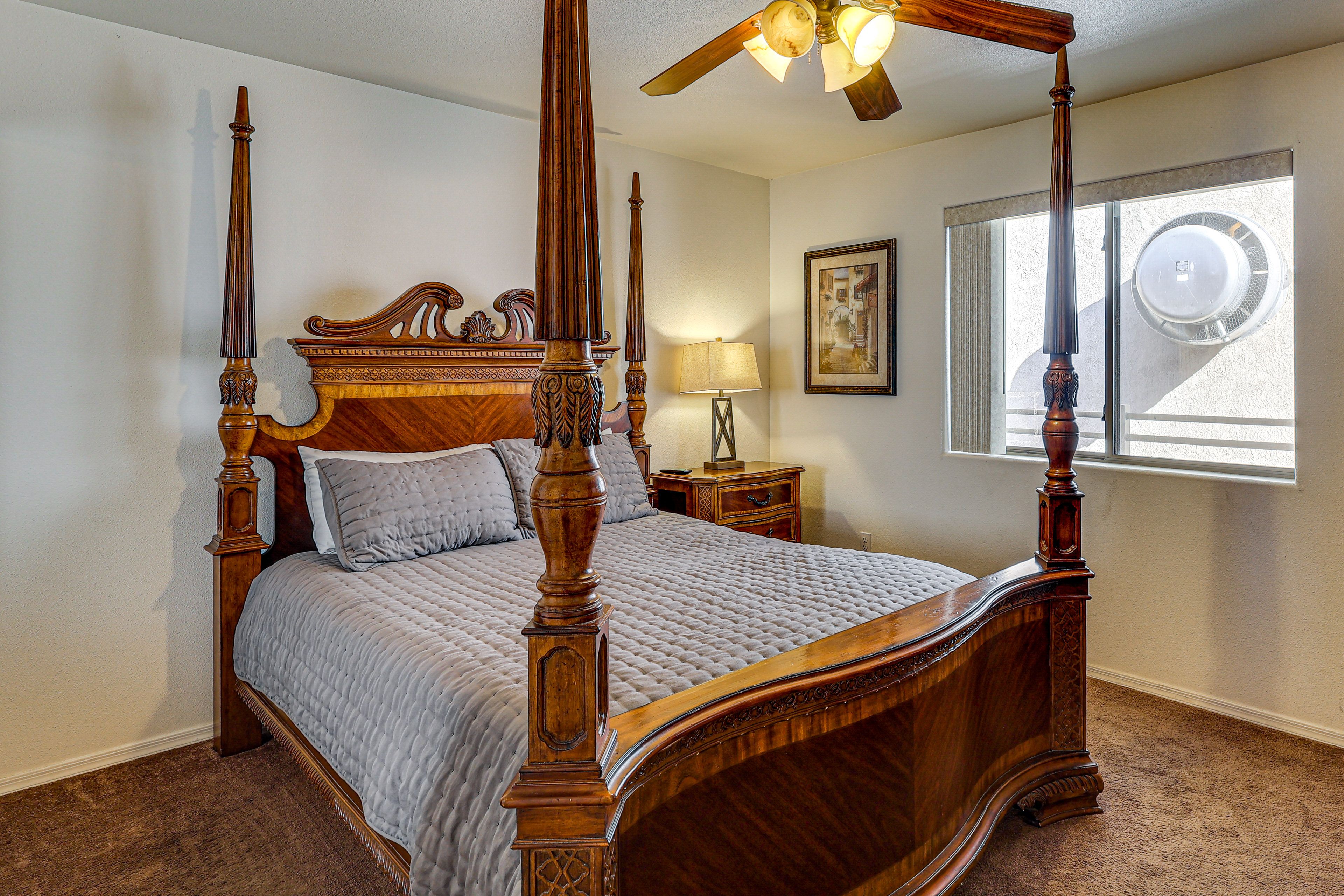 Bedroom | Queen Bed
