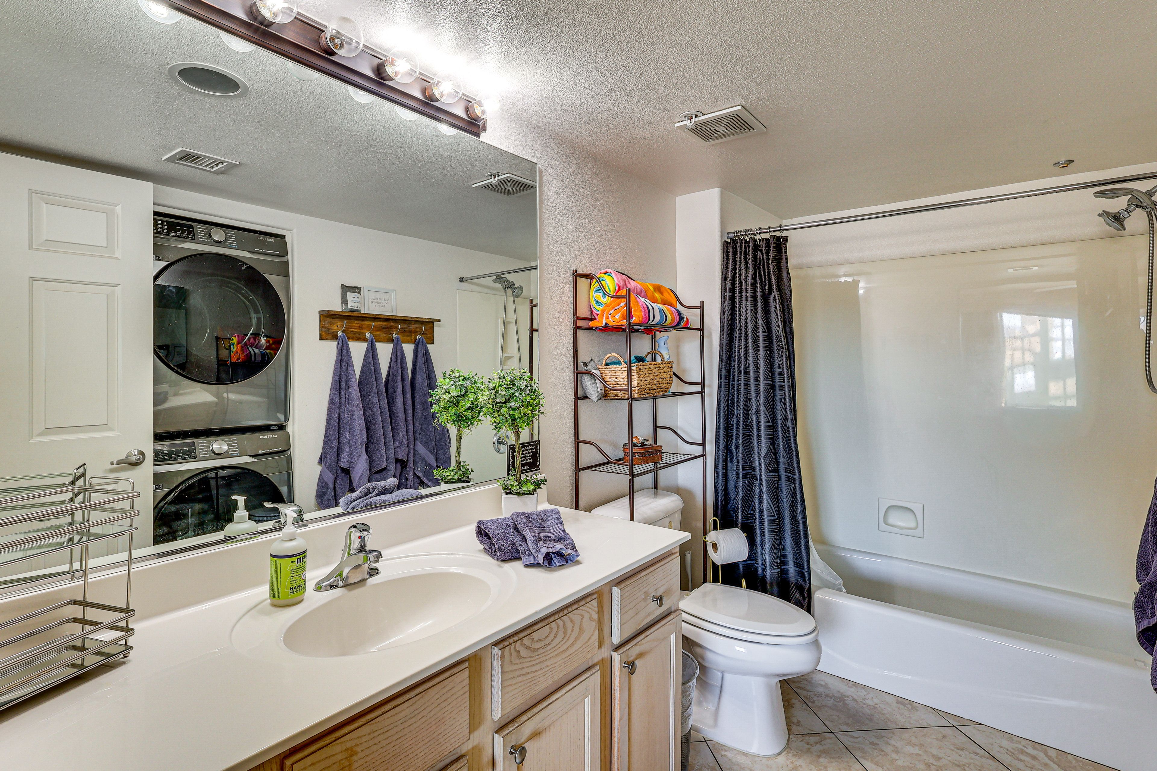 En-Suite Bathroom | Washer & Dryer