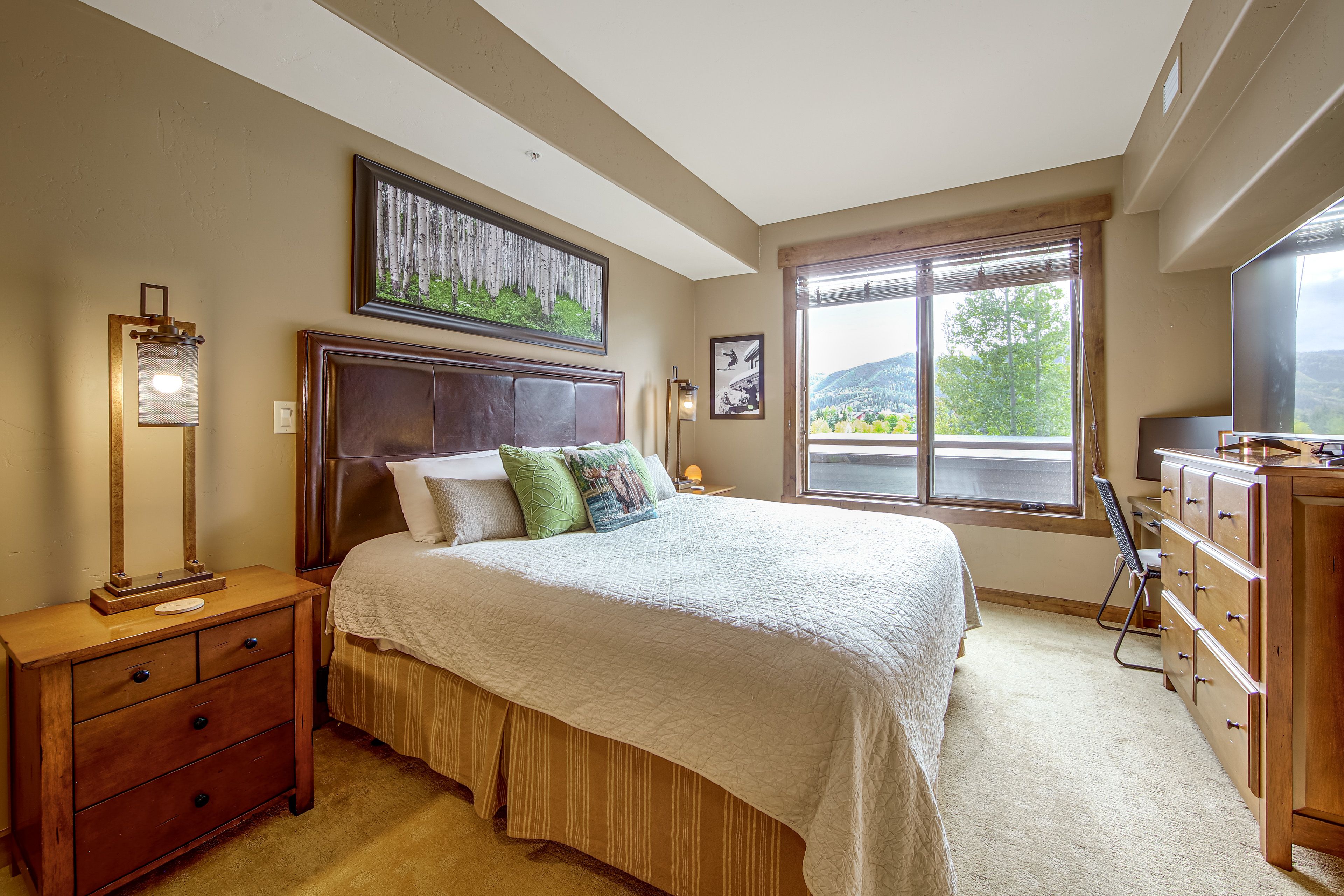 Bedroom | King Bed