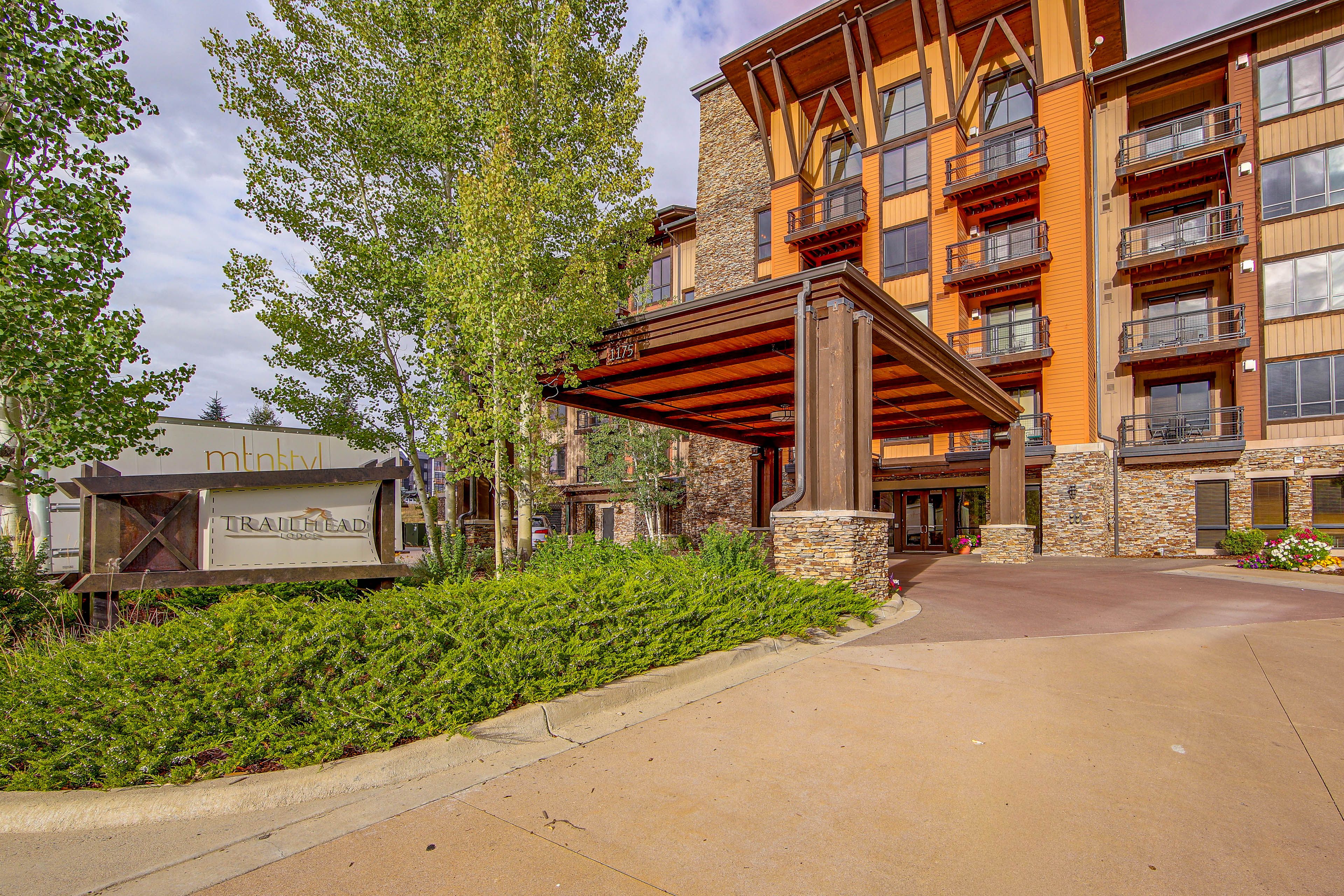 Property Exterior | Single-Level, 2nd-Floor Unit