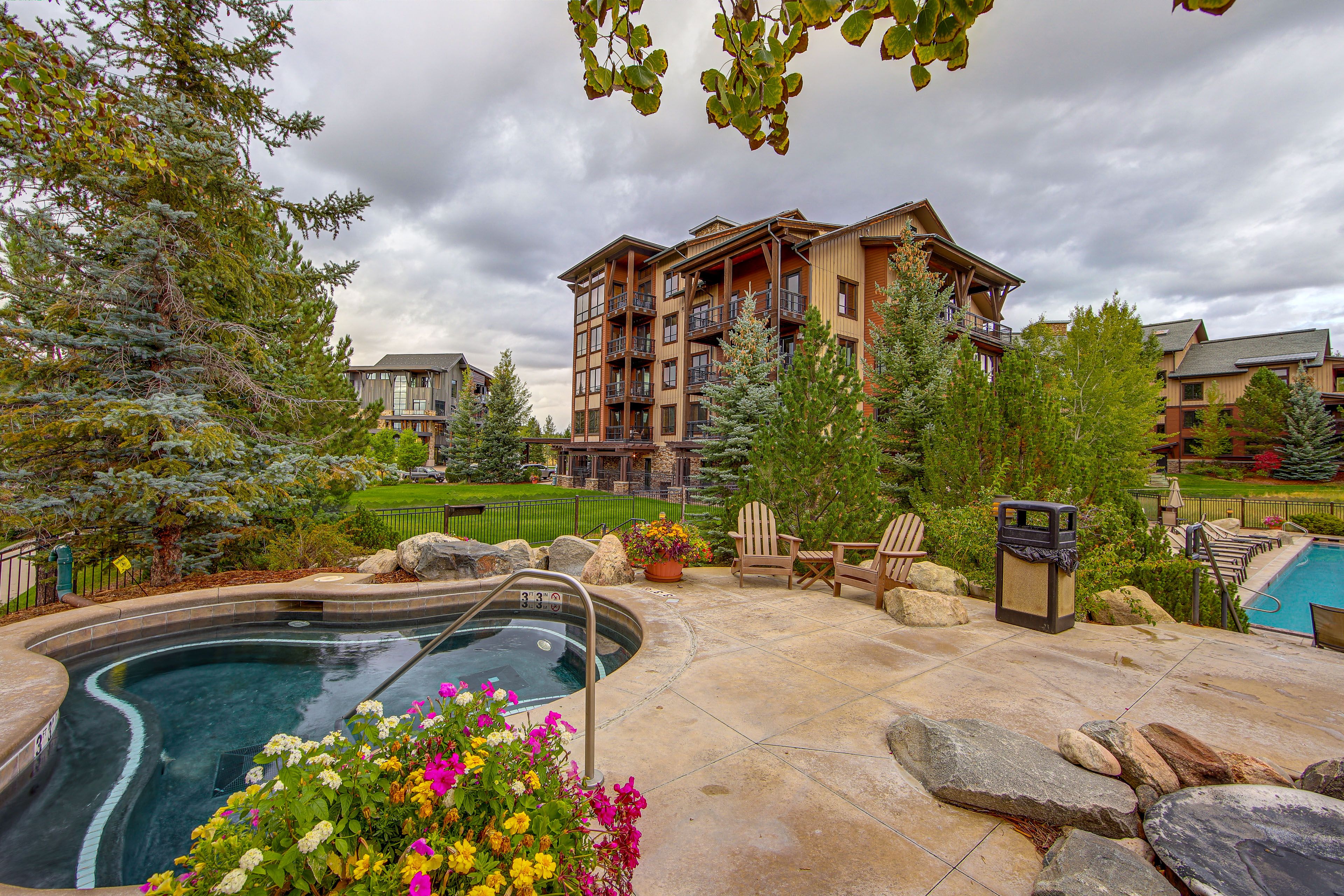 Trailhead Lodge | Hot Tubs