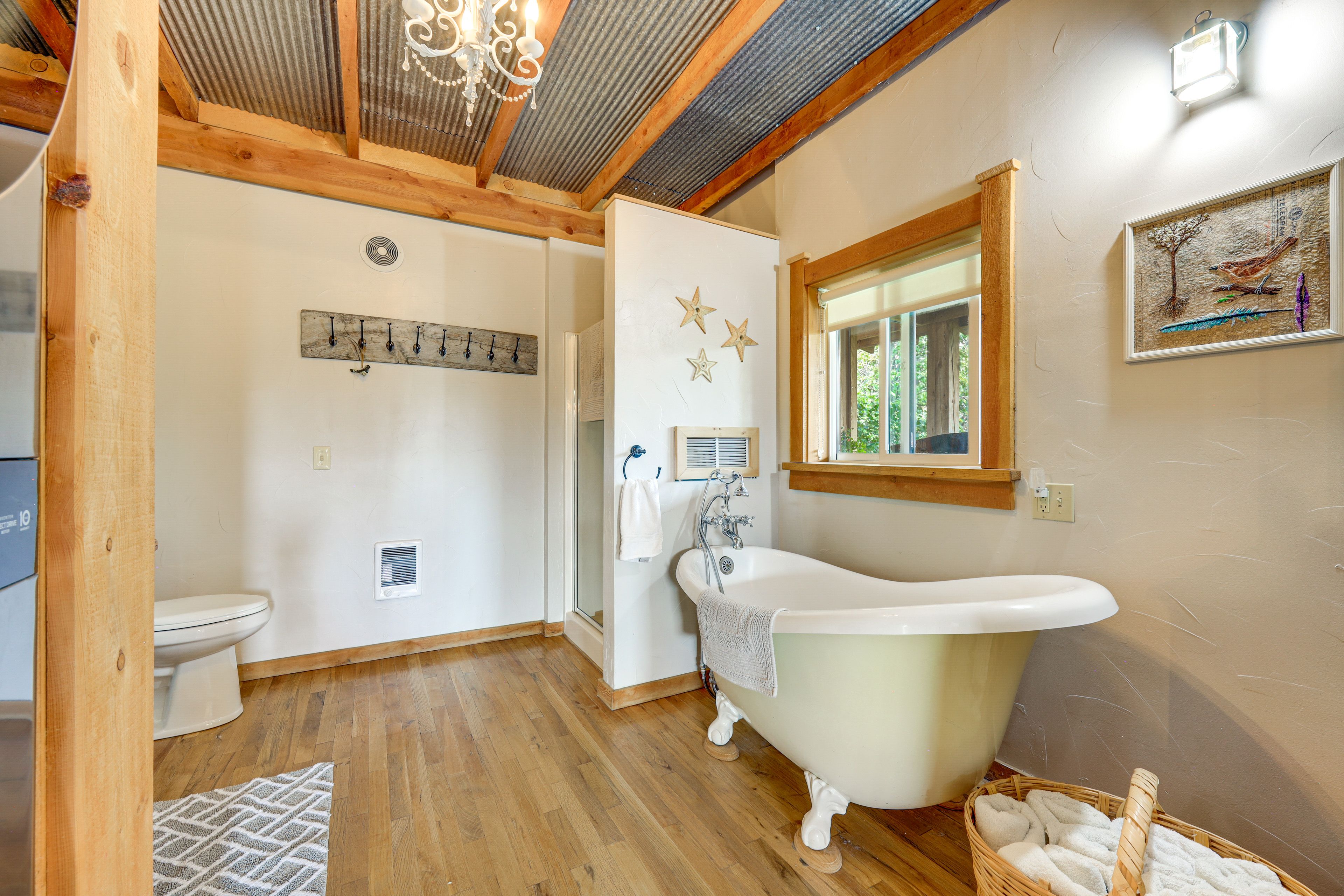 Full Bathroom | 1st Floor
