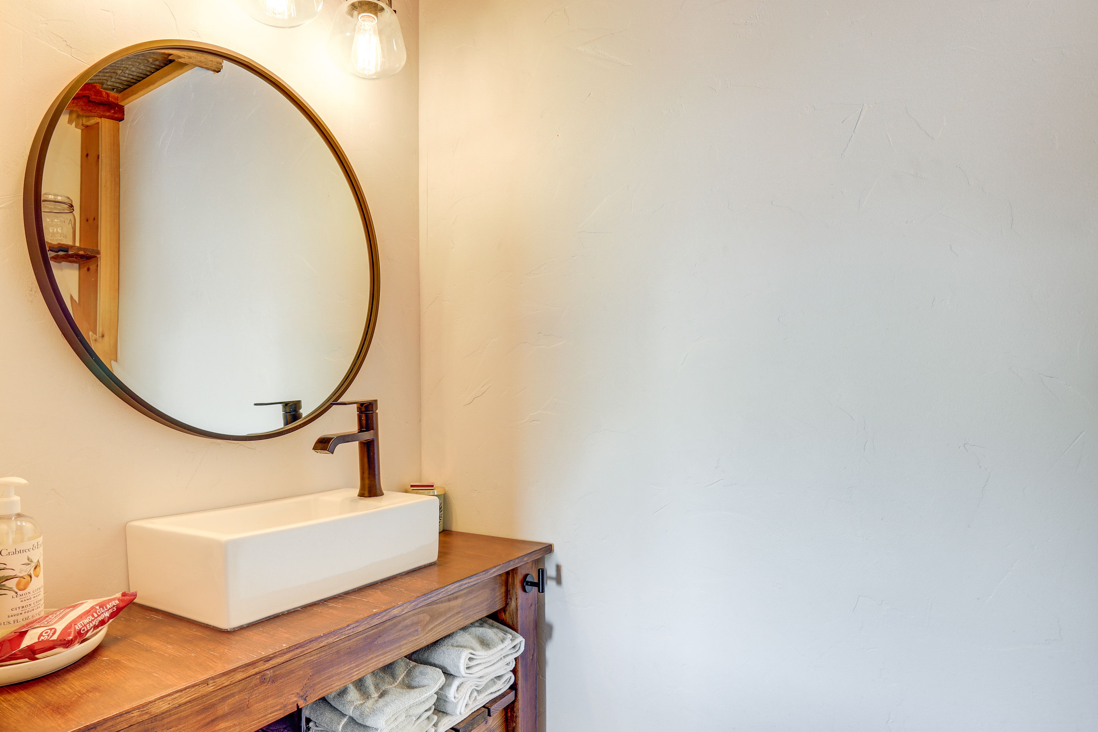En-Suite Half Bath | 2nd Floor