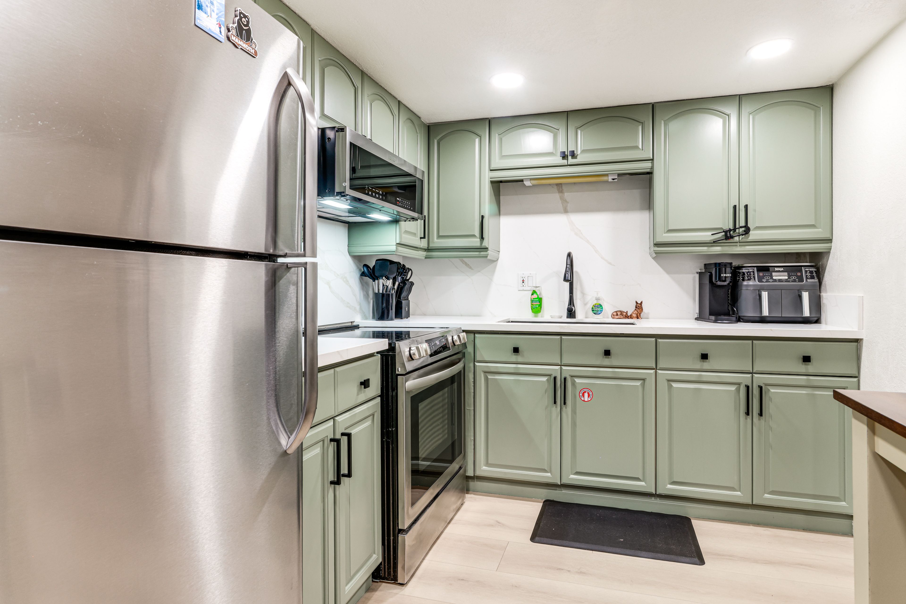 Kitchen | Dining Table
