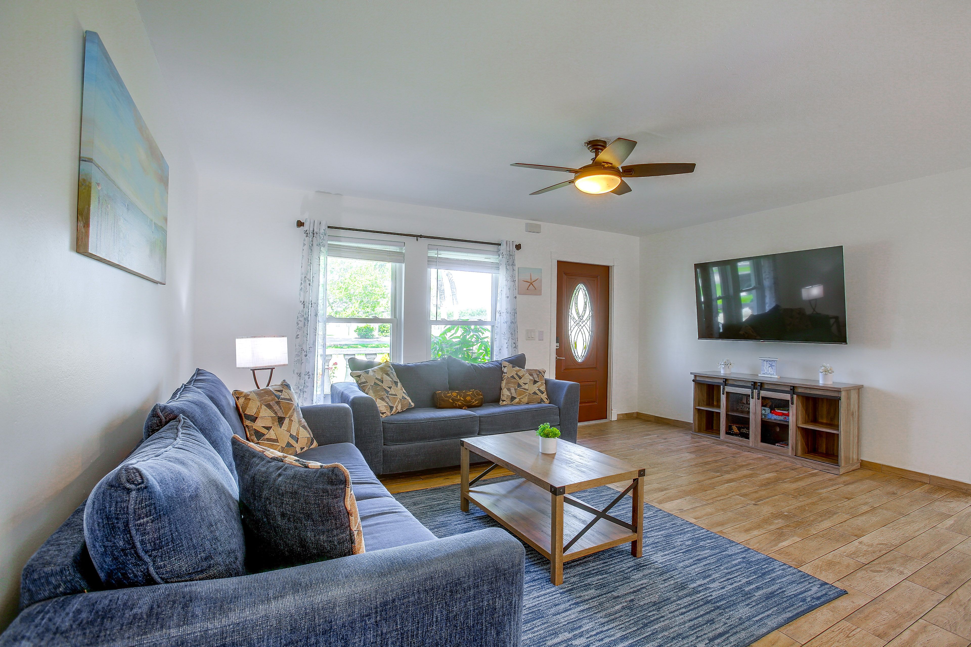 Living Room | Smart TV