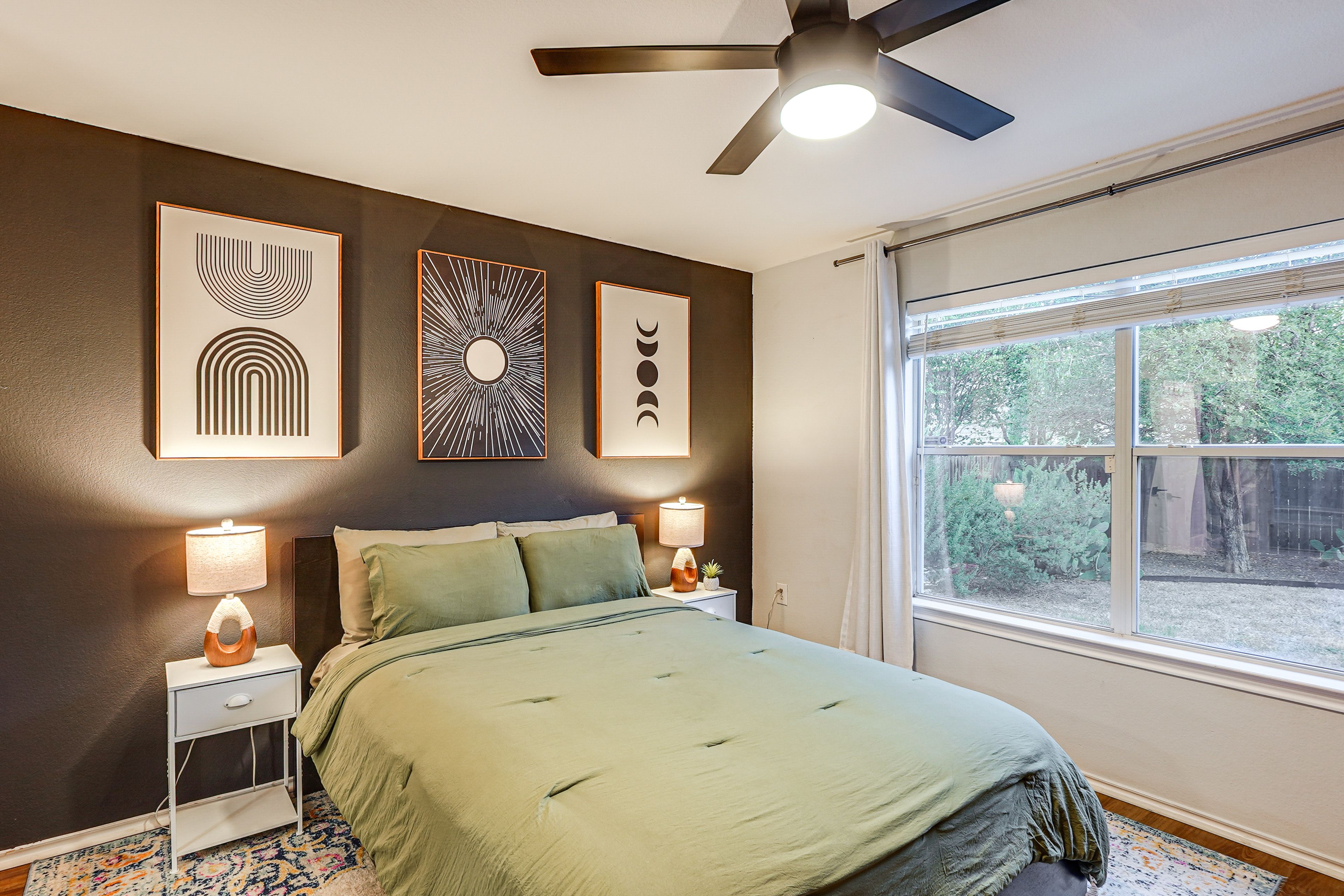 Bedroom 1 | Queen Bed