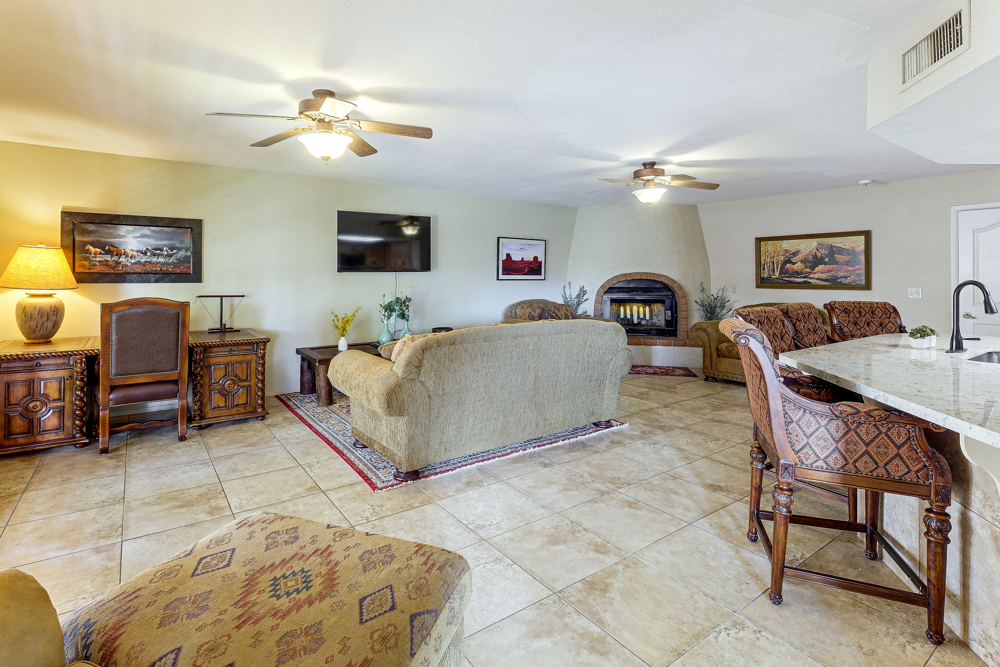 Living Room | Smart TV | Desk