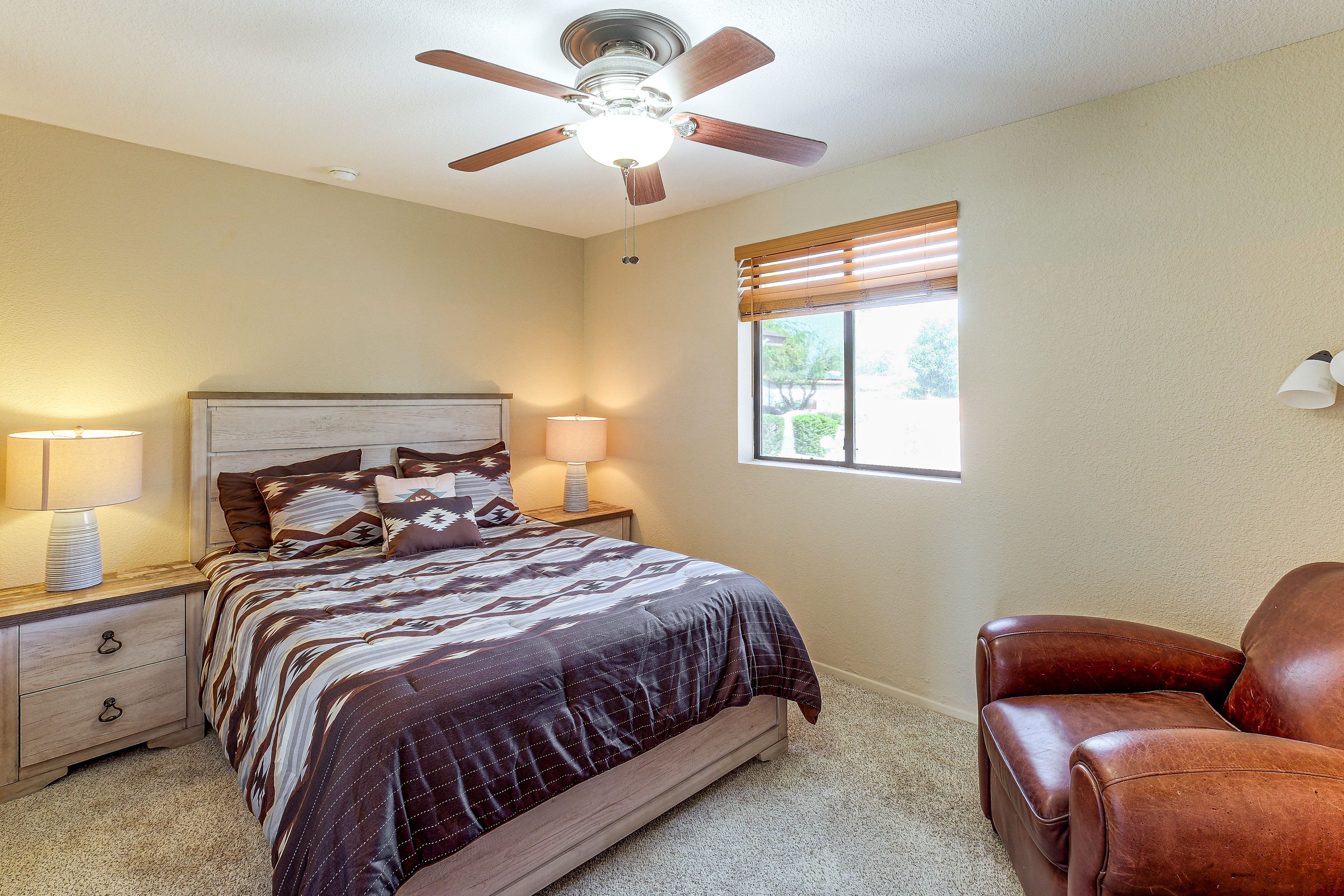 Bedroom | Queen Bed | Smart TV