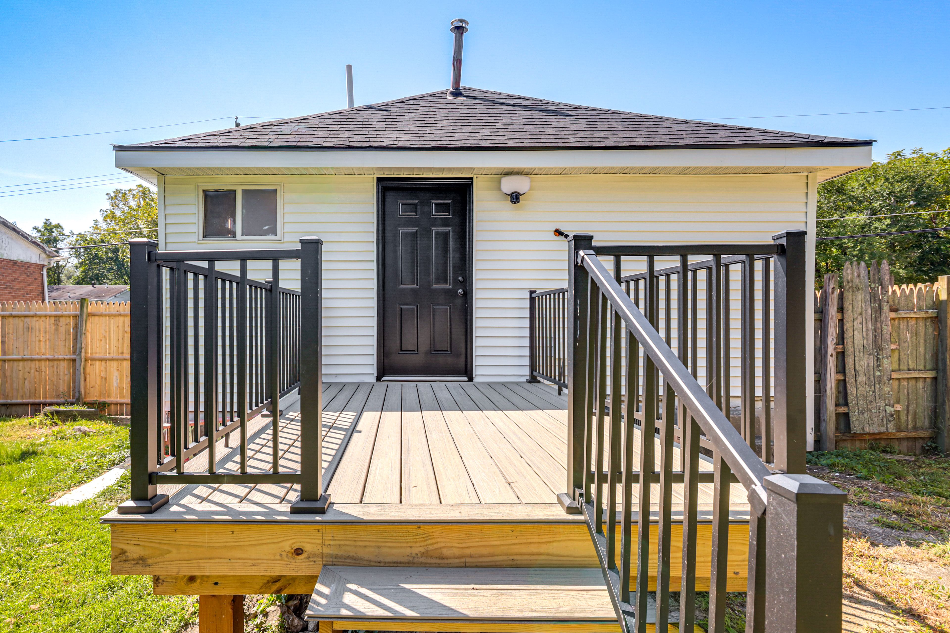 Shared Deck & Yard