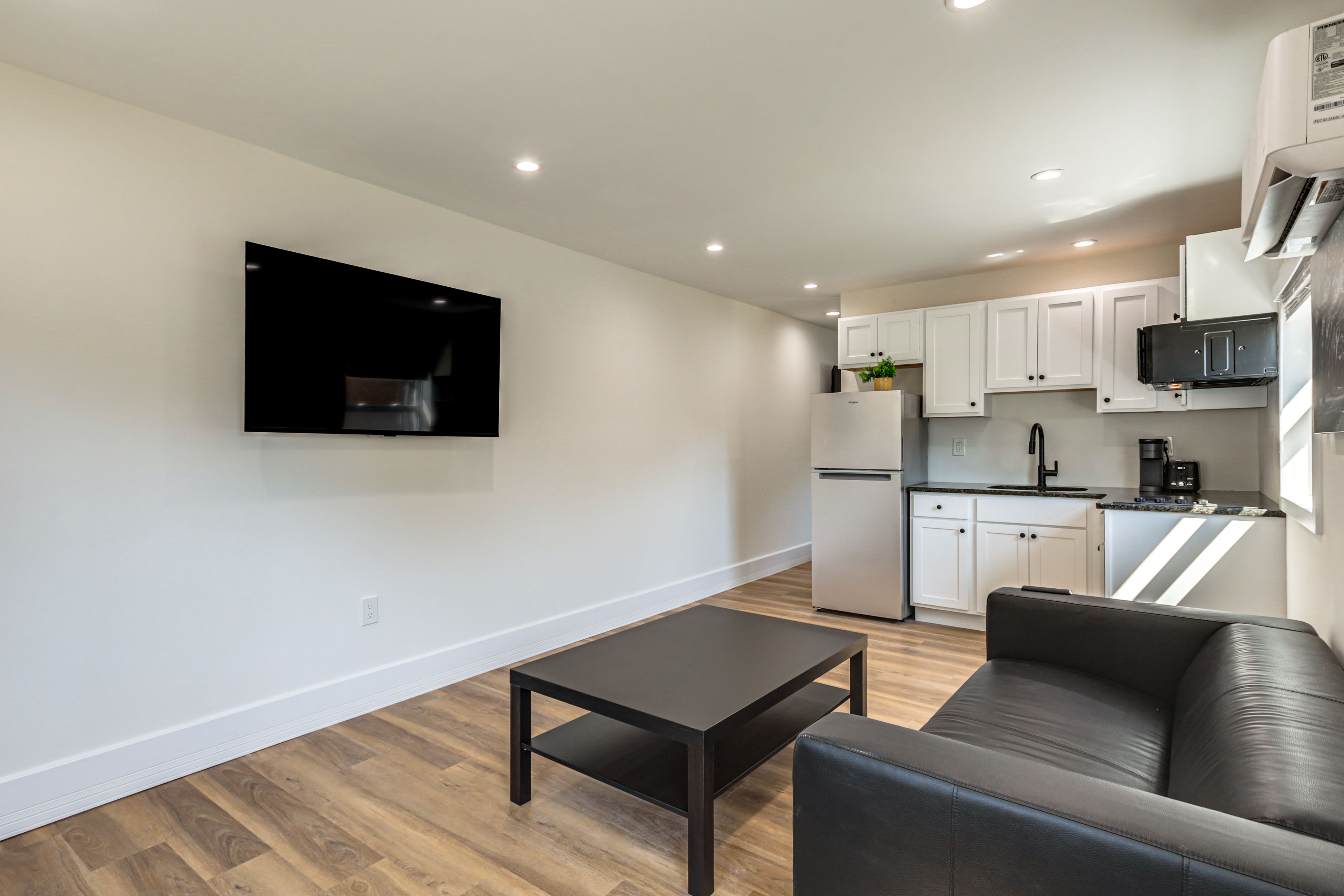 Cincinnati Vacation Rental | 1BR | 1BA | 650 Sq Ft | 5 Steps to Enter