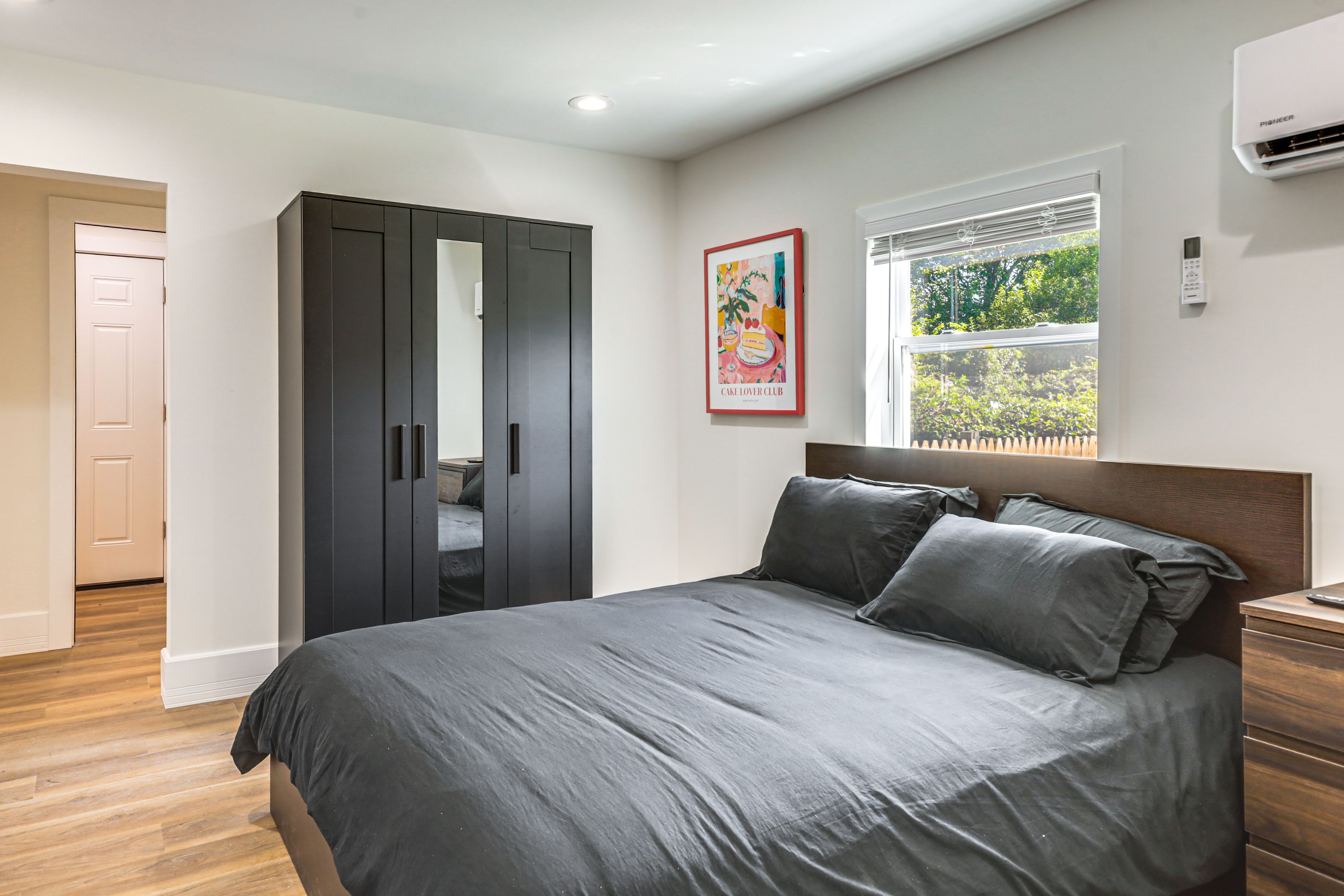 Bedroom | Queen Bed