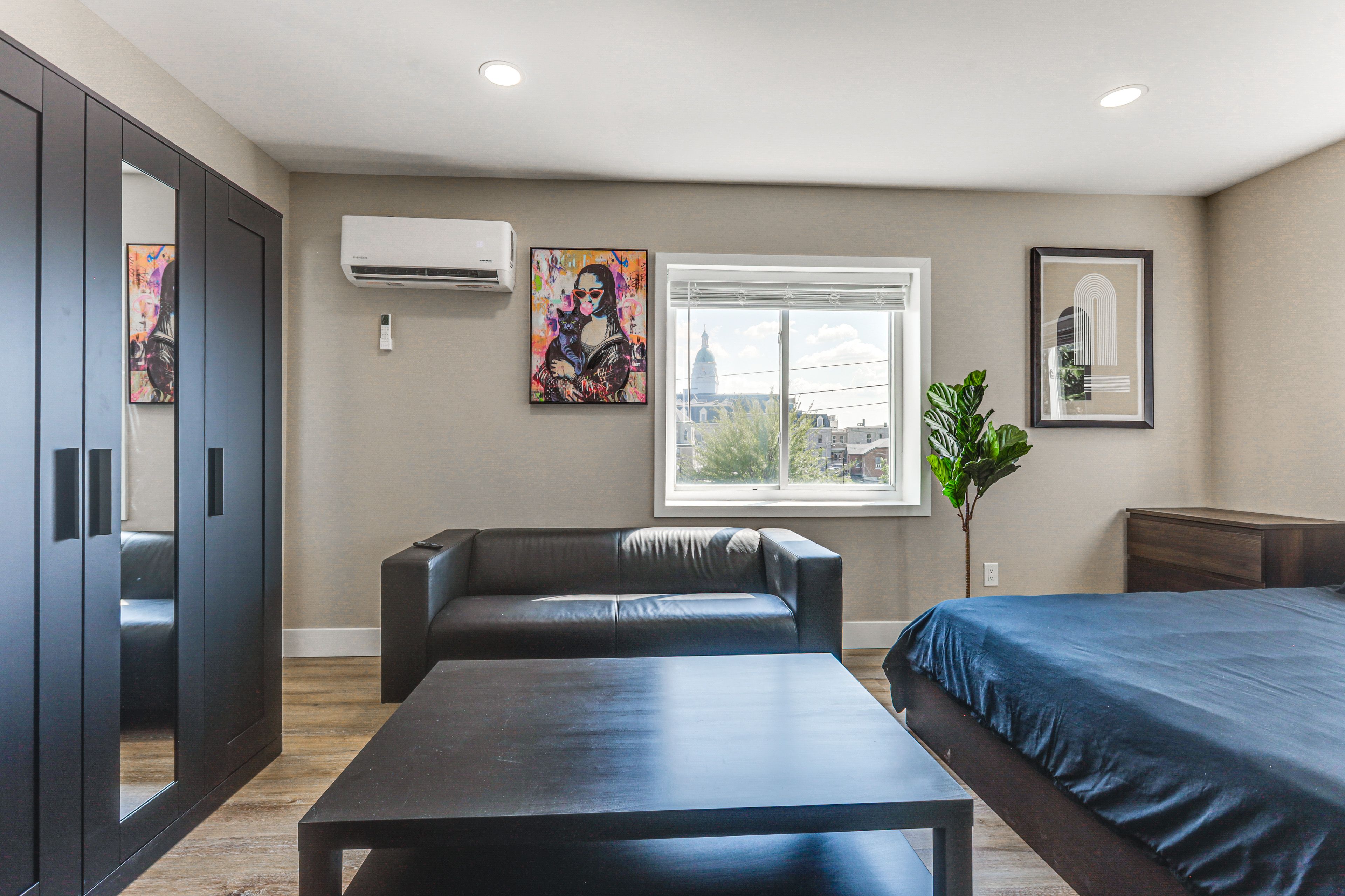 Studio | Queen Bed