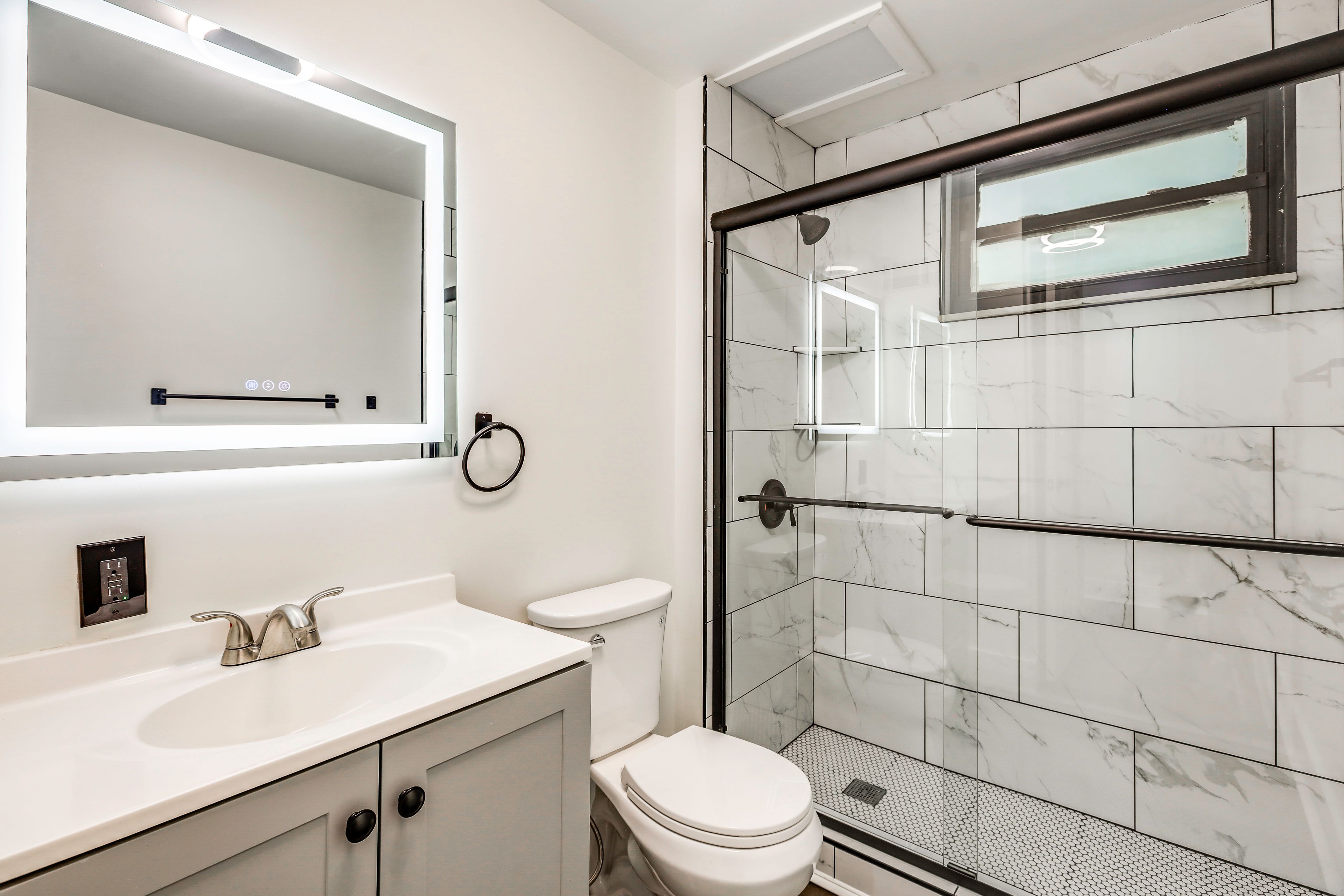 Full Bathroom | Towels & Linens Provided