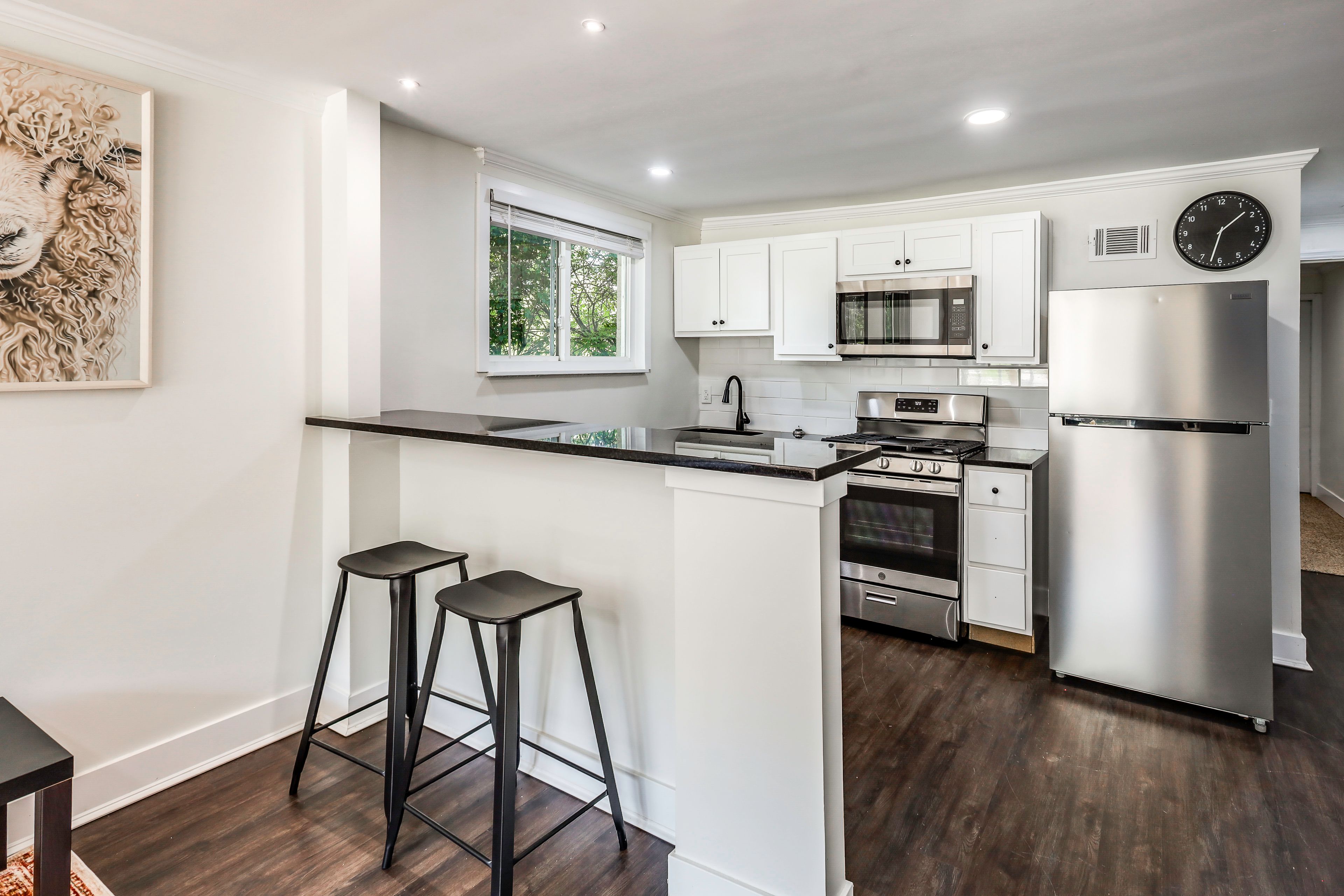 Dining Area | Dishes & Flatware Provided