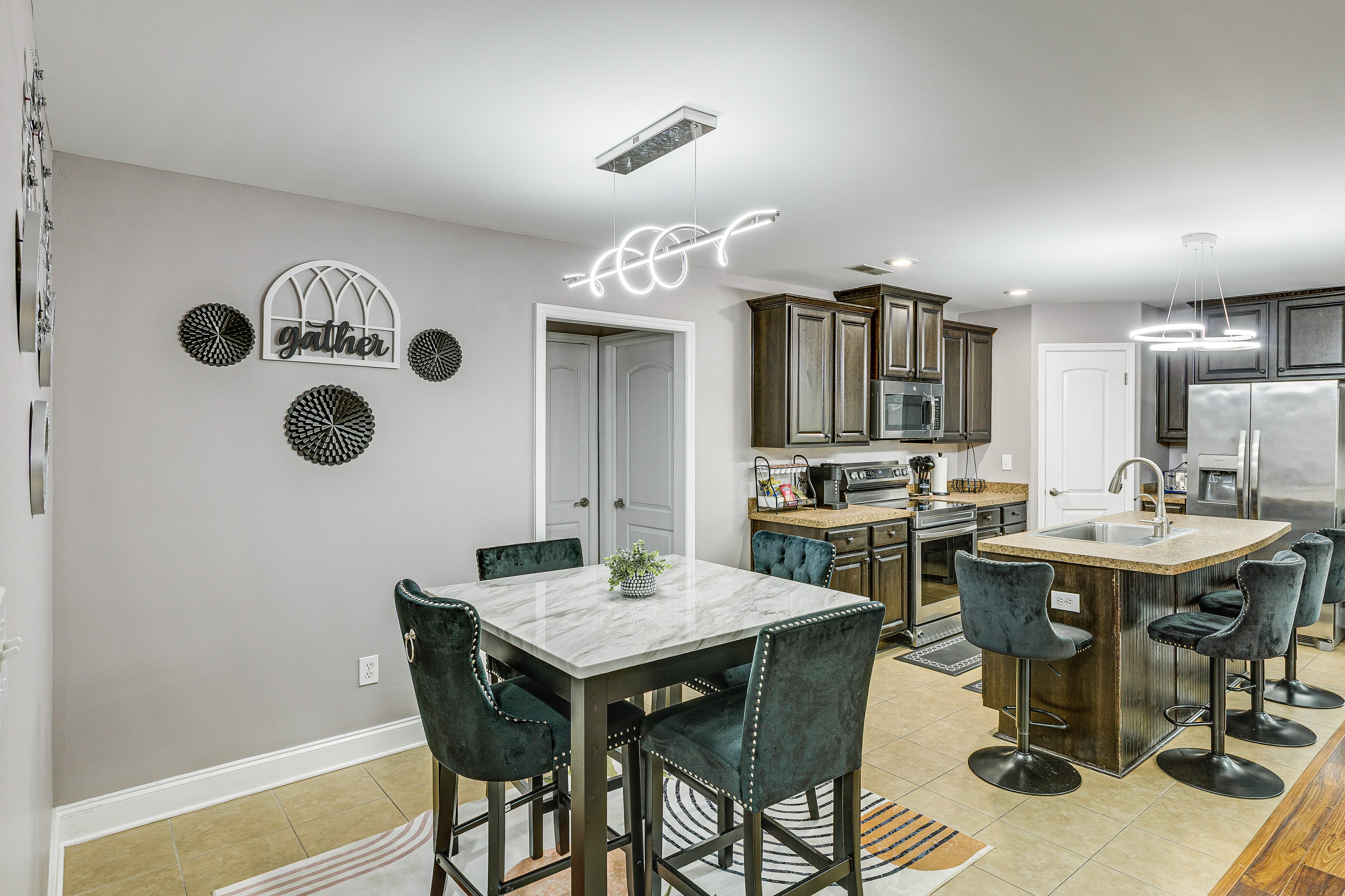 Dining Area & Kitchen