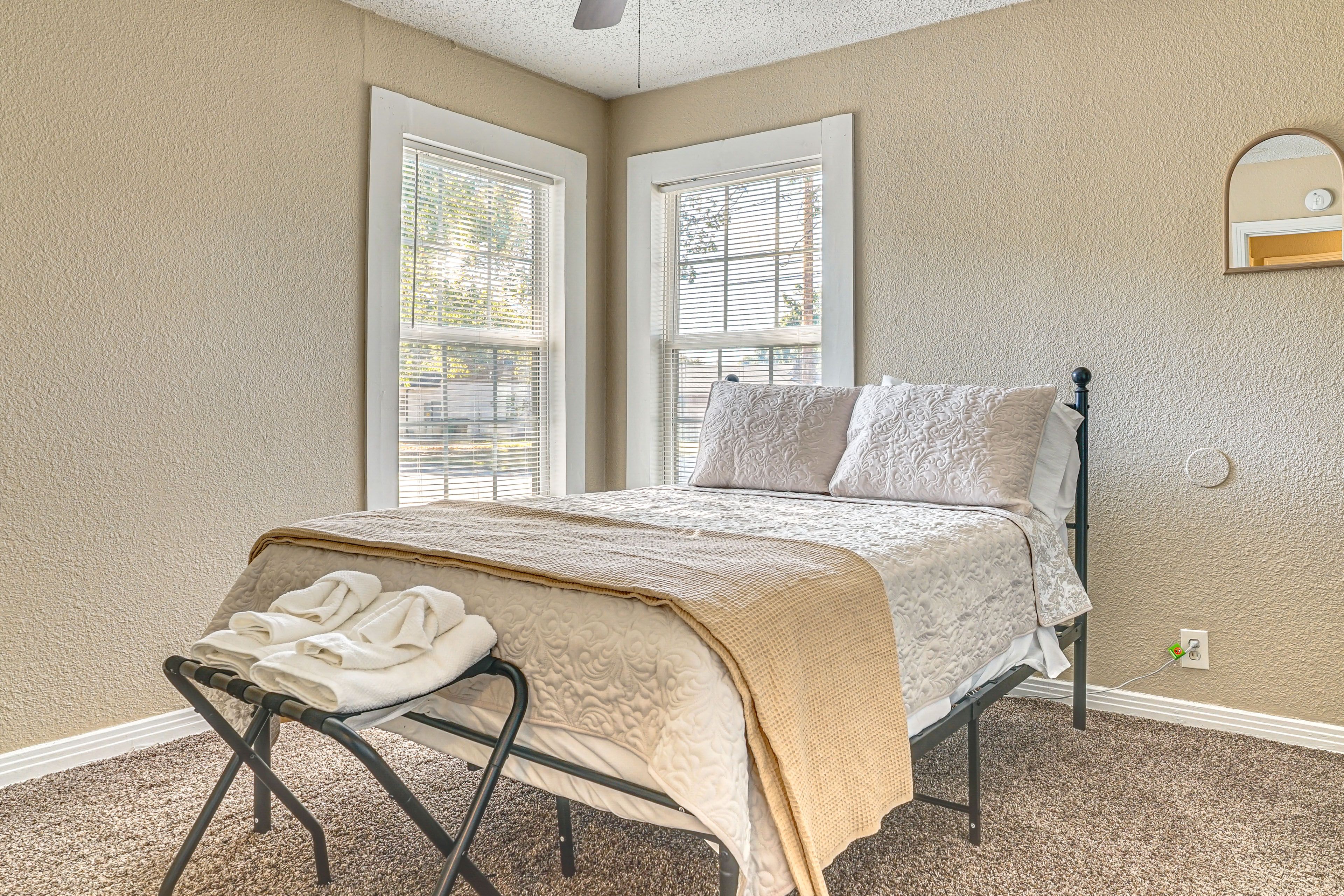 Bedroom | Full Bed