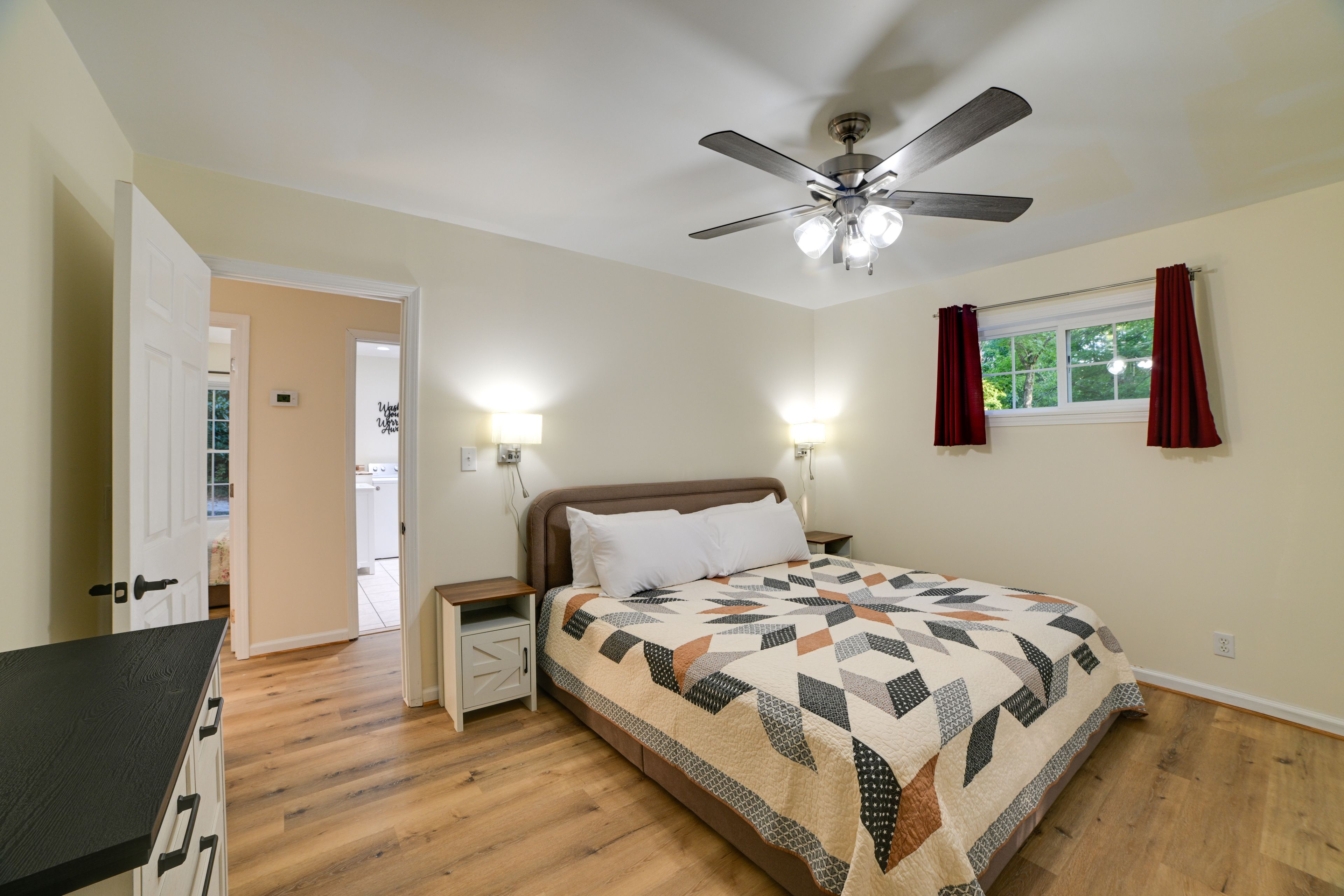 Bedroom | King Bed