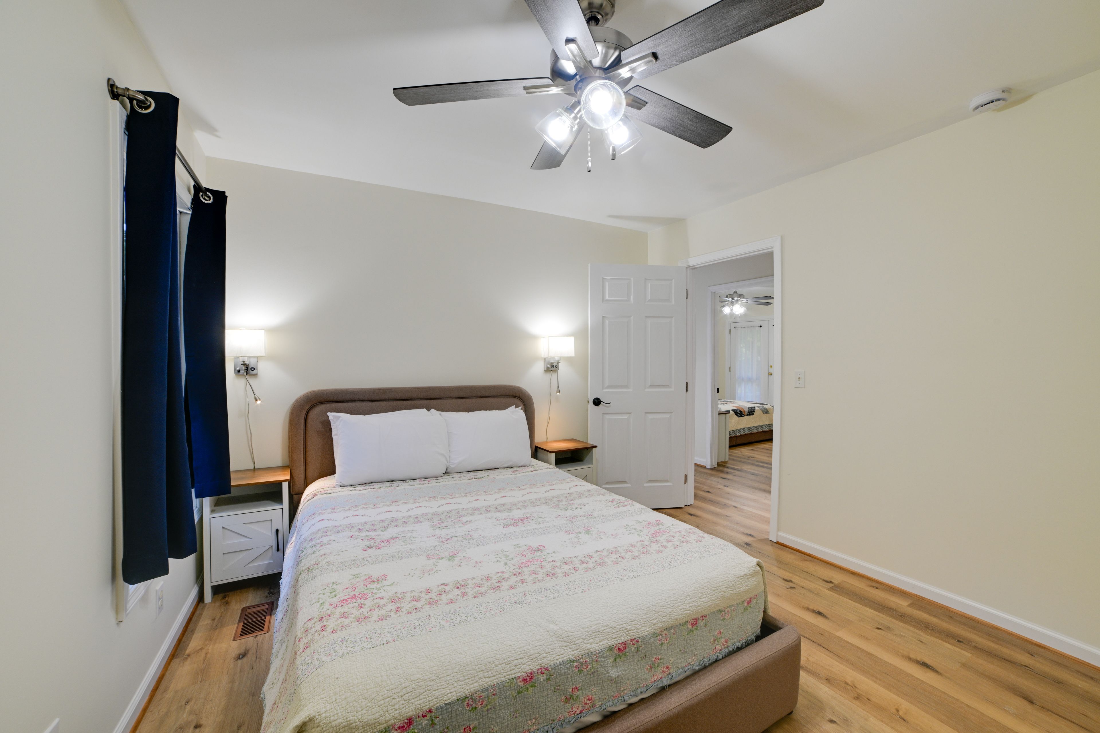 Bedroom | Queen Bed