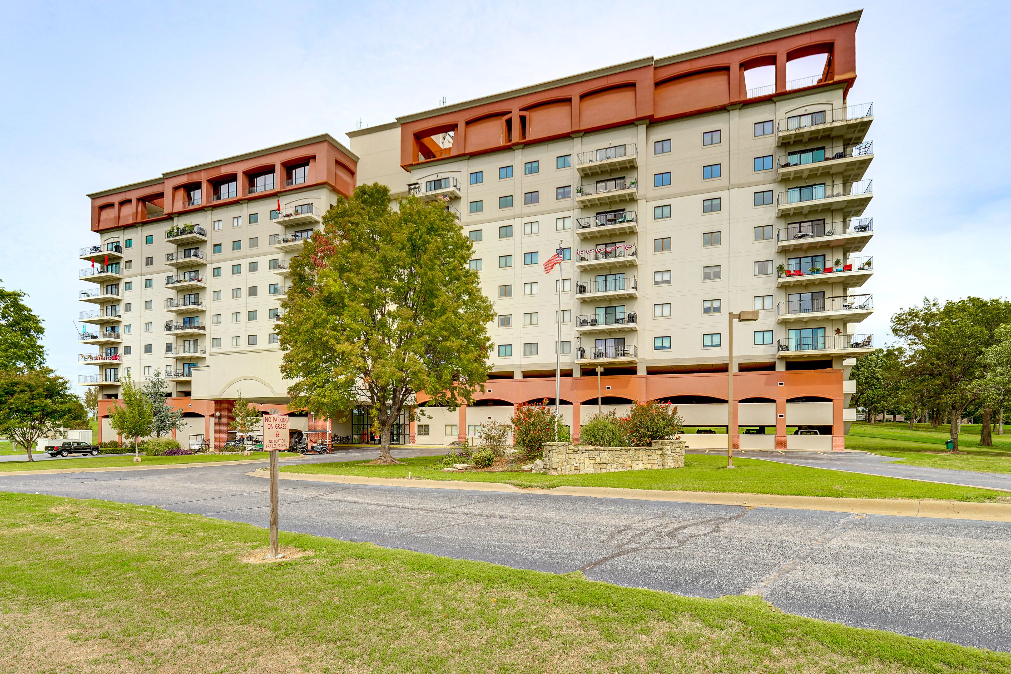 Exterior | Located in Vista Towers at Shangri-La