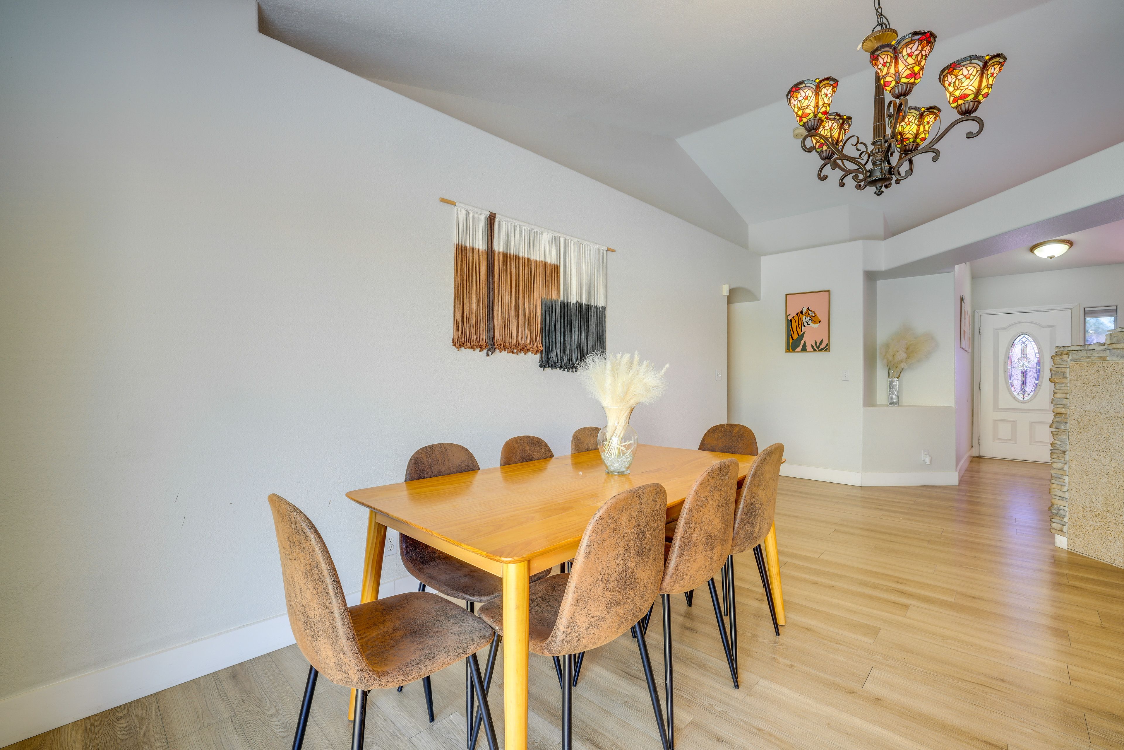 Dining Area | Dishware/Flatware Provided