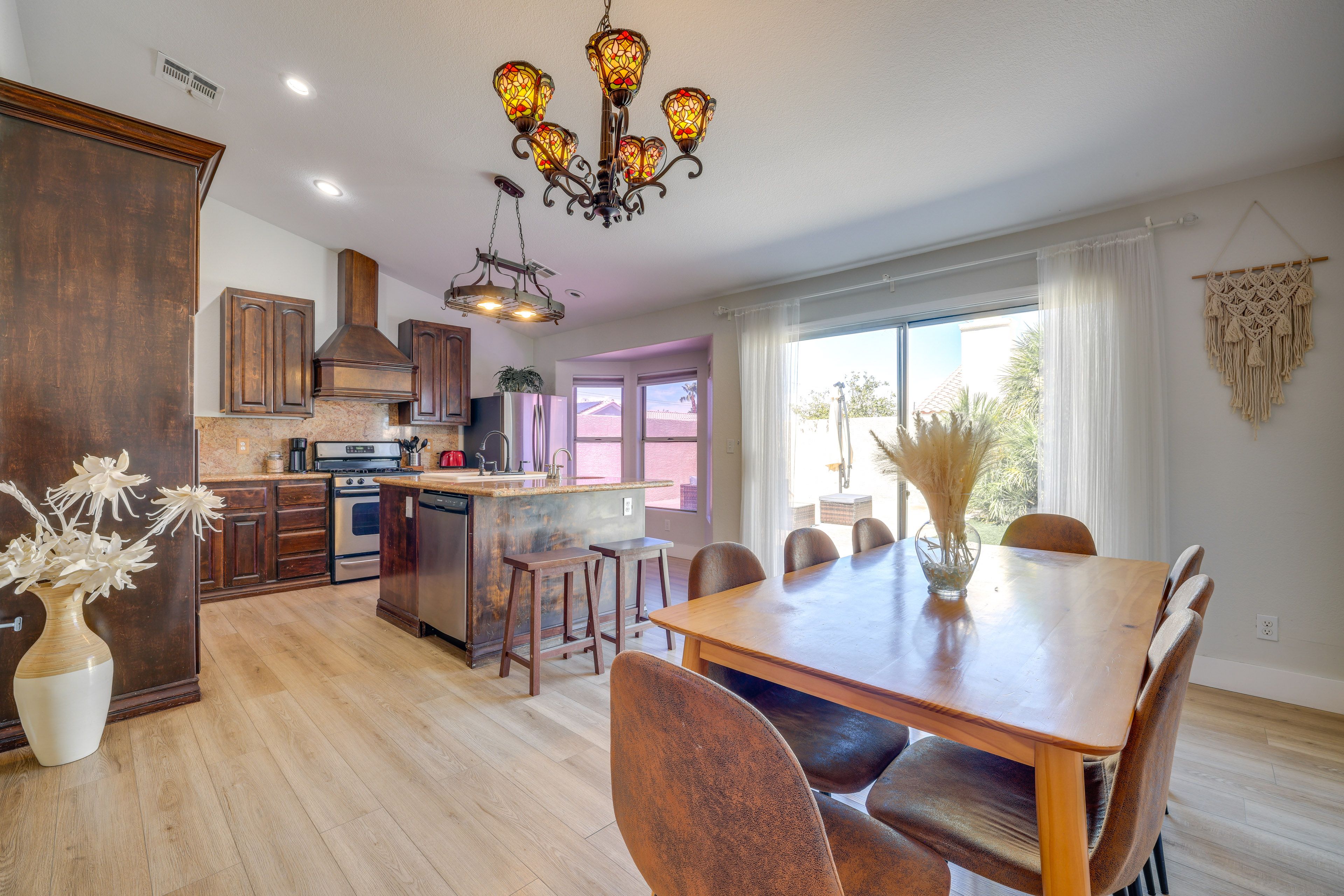Kitchen | Dining Table