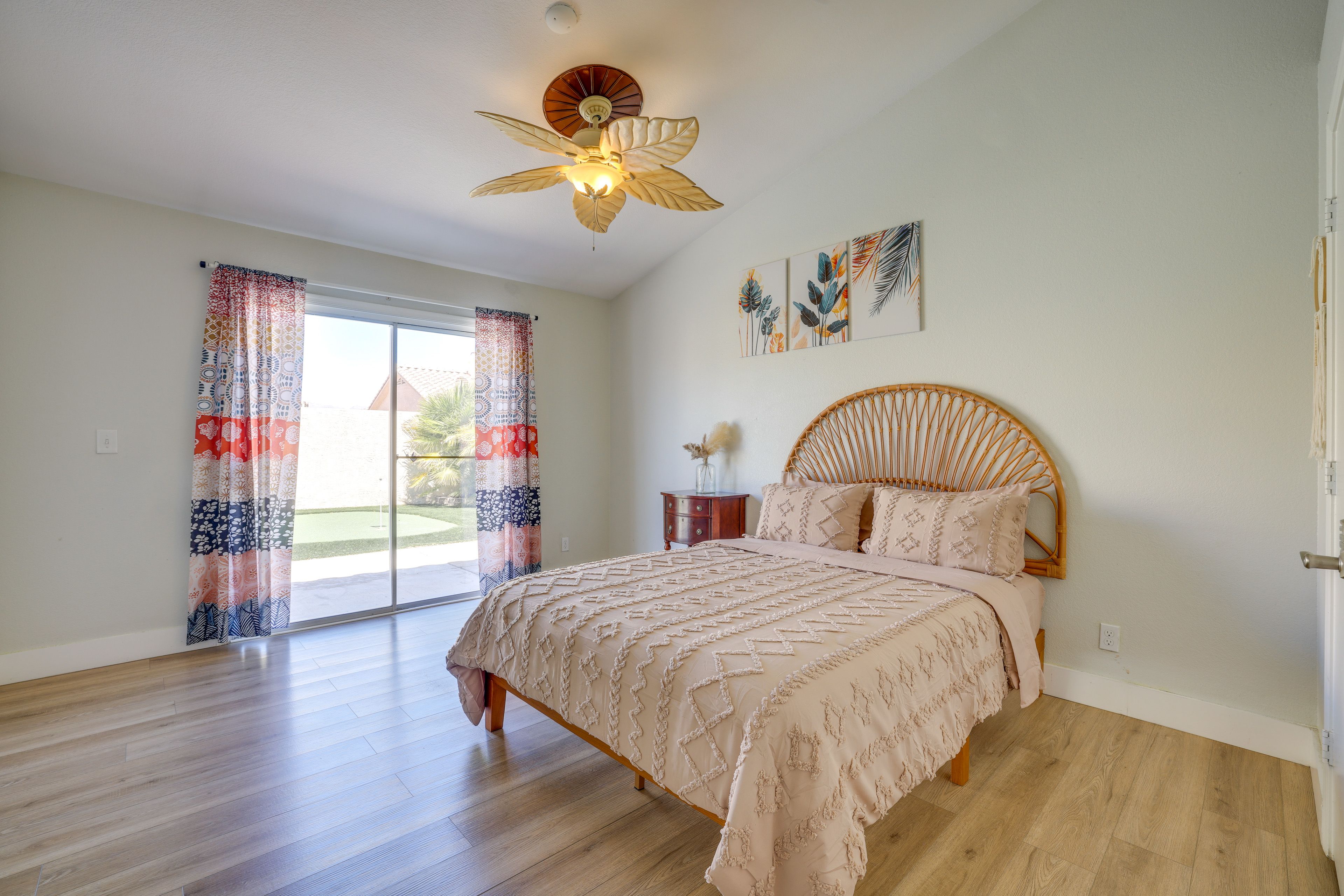 Bedroom | Queen Bed