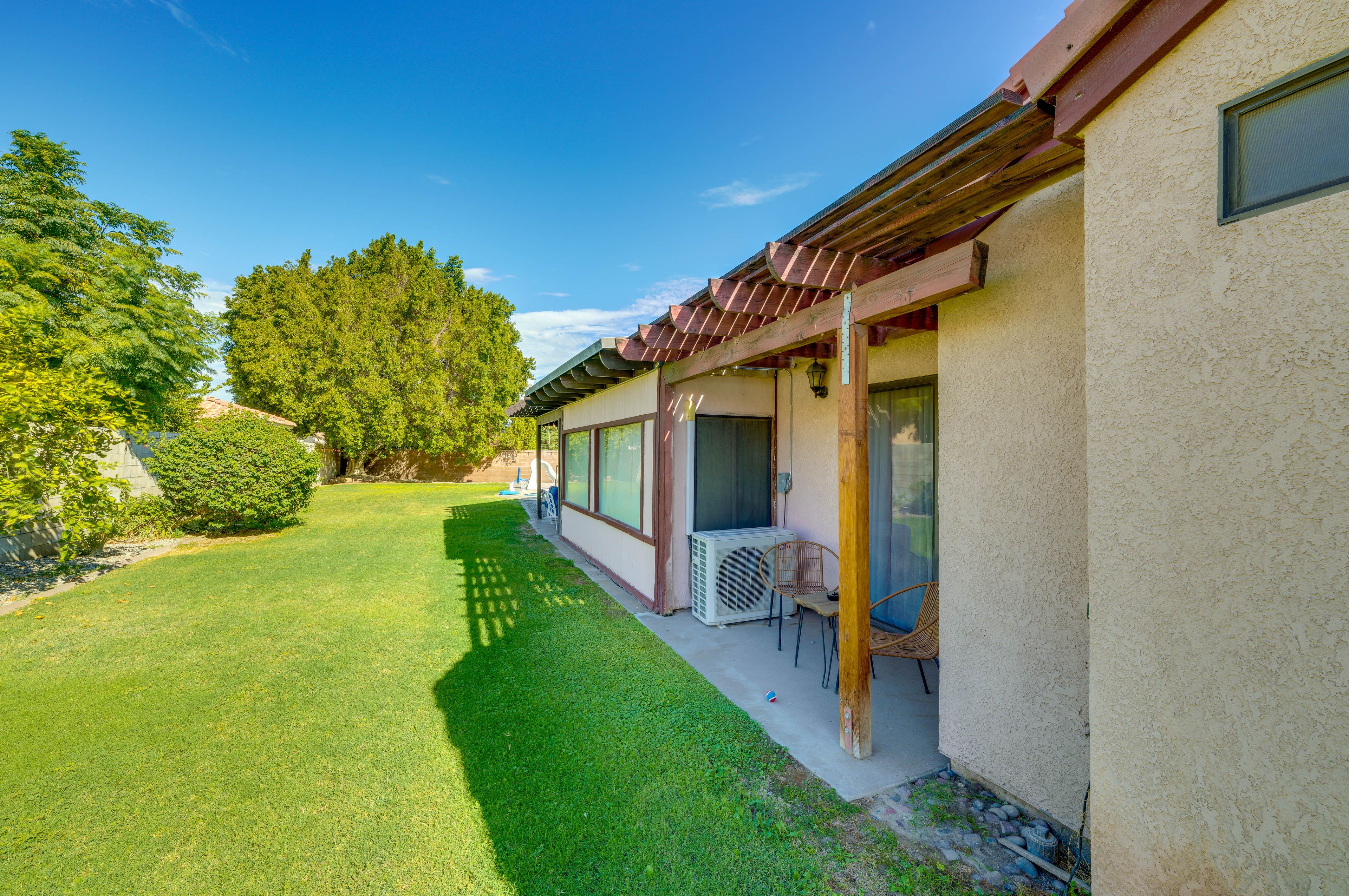 Private Yard | Side Patio