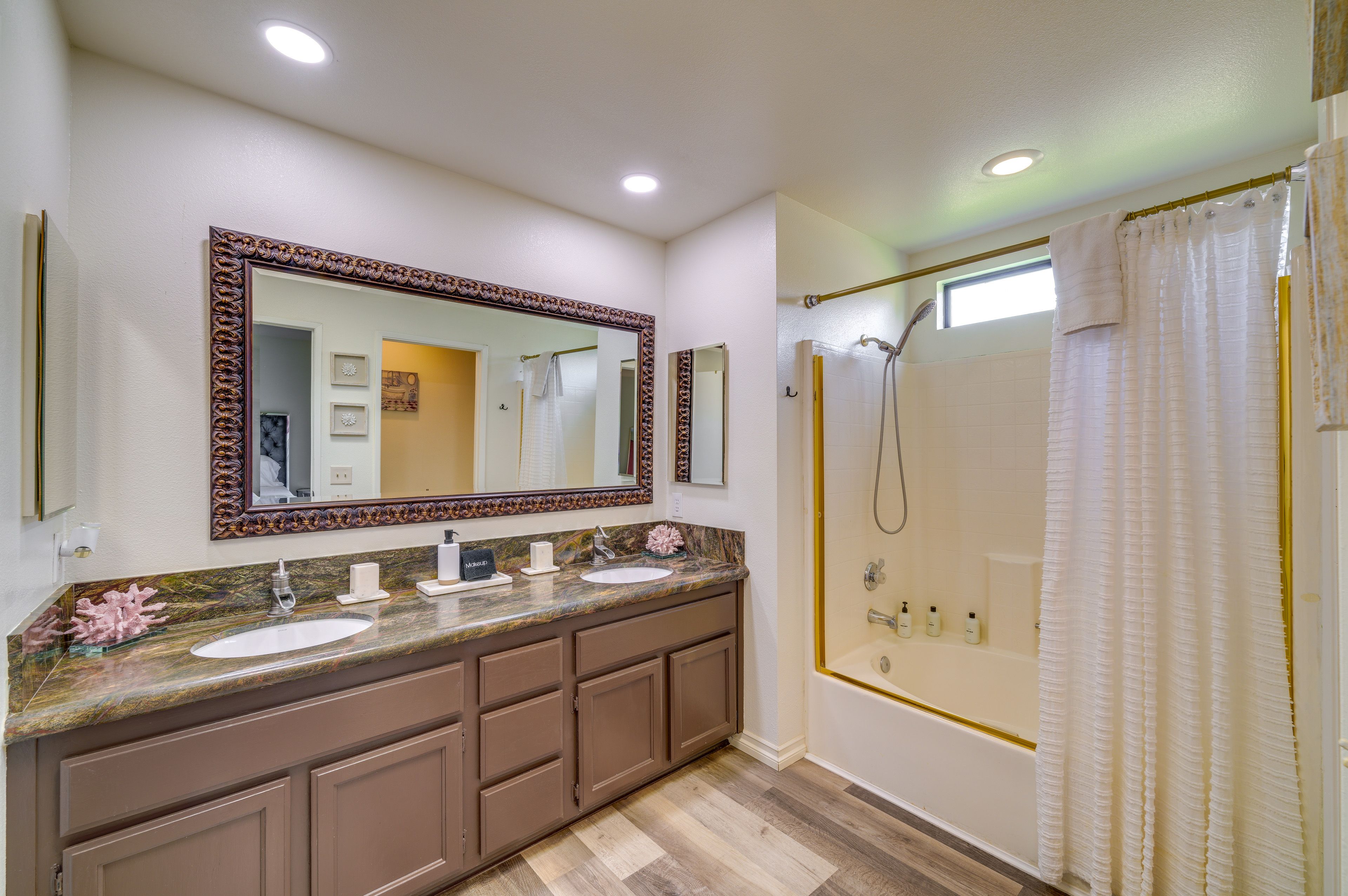 En-Suite Bathroom | Towels & Linens Provided