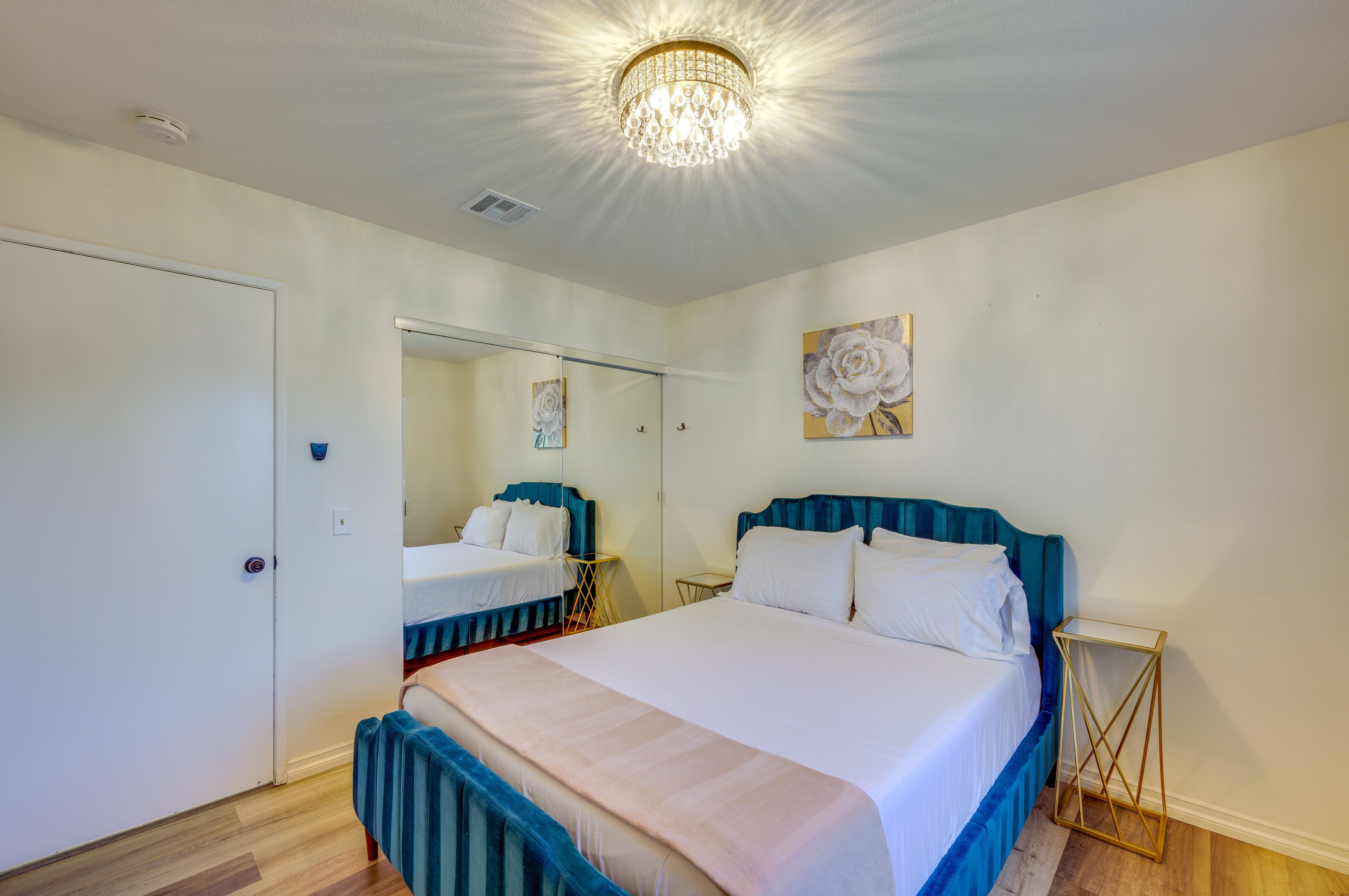 Bedroom | Queen Bed