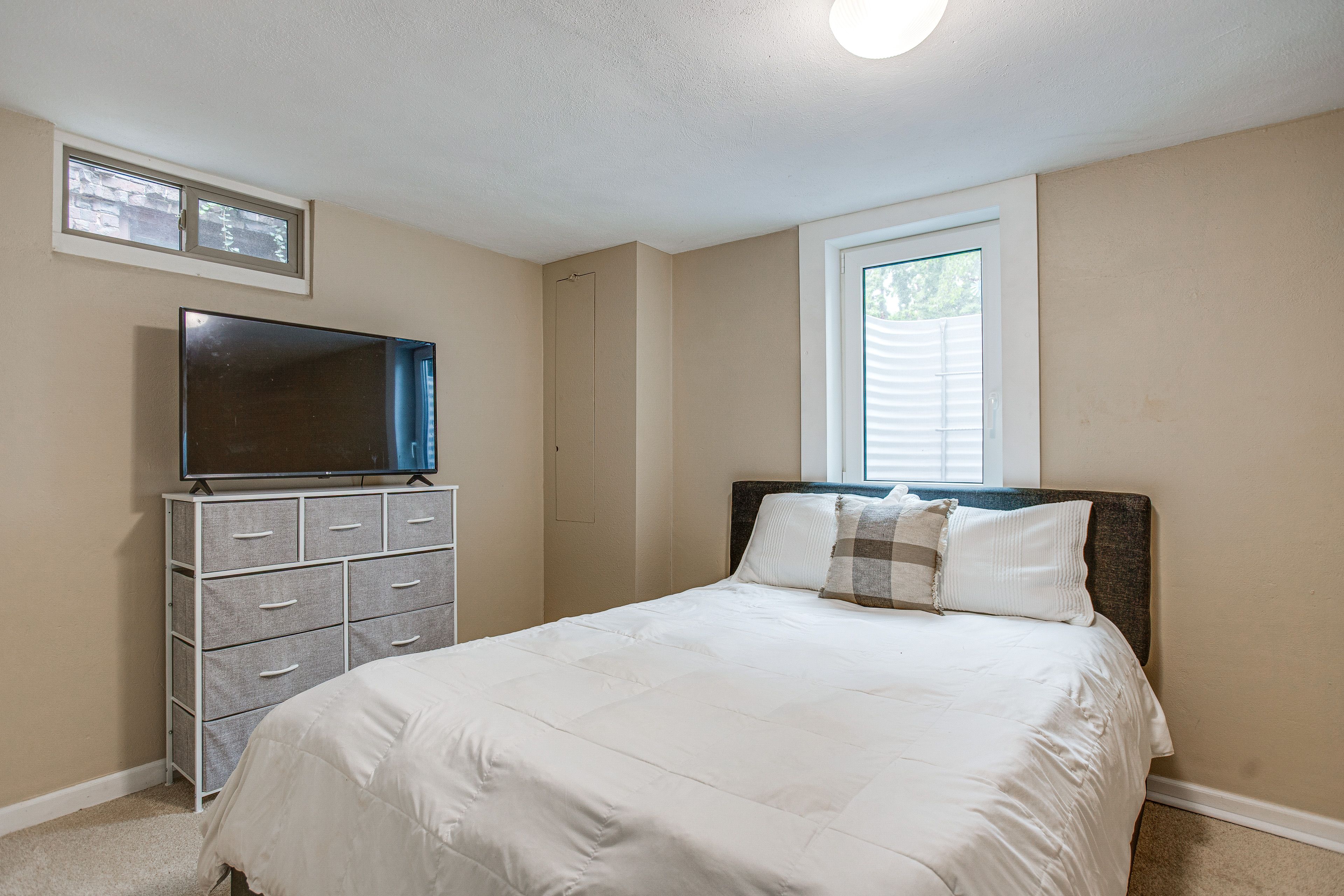 Bedroom 4 | Queen Bed | Basement
