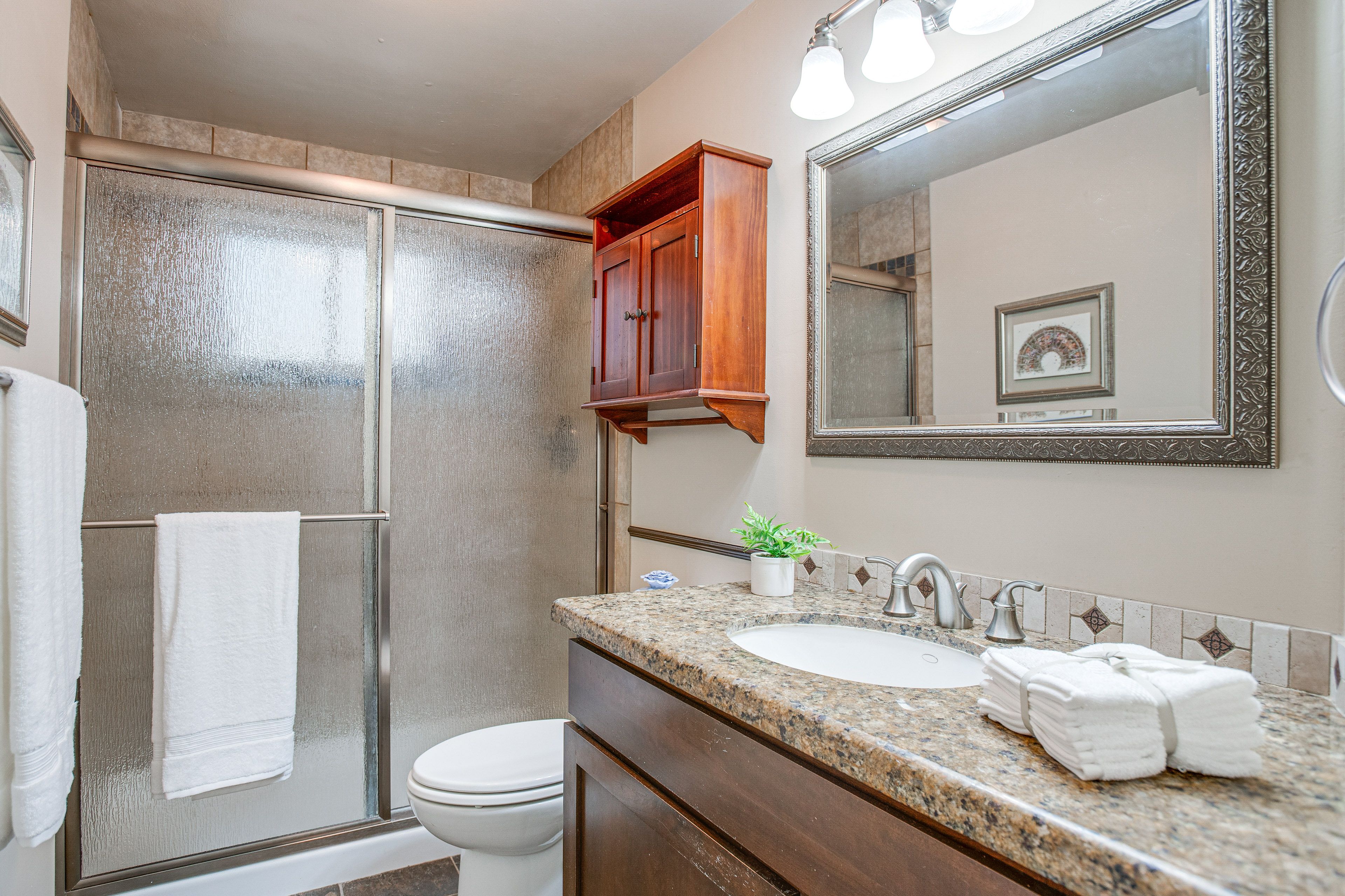 Bathroom | Main Level