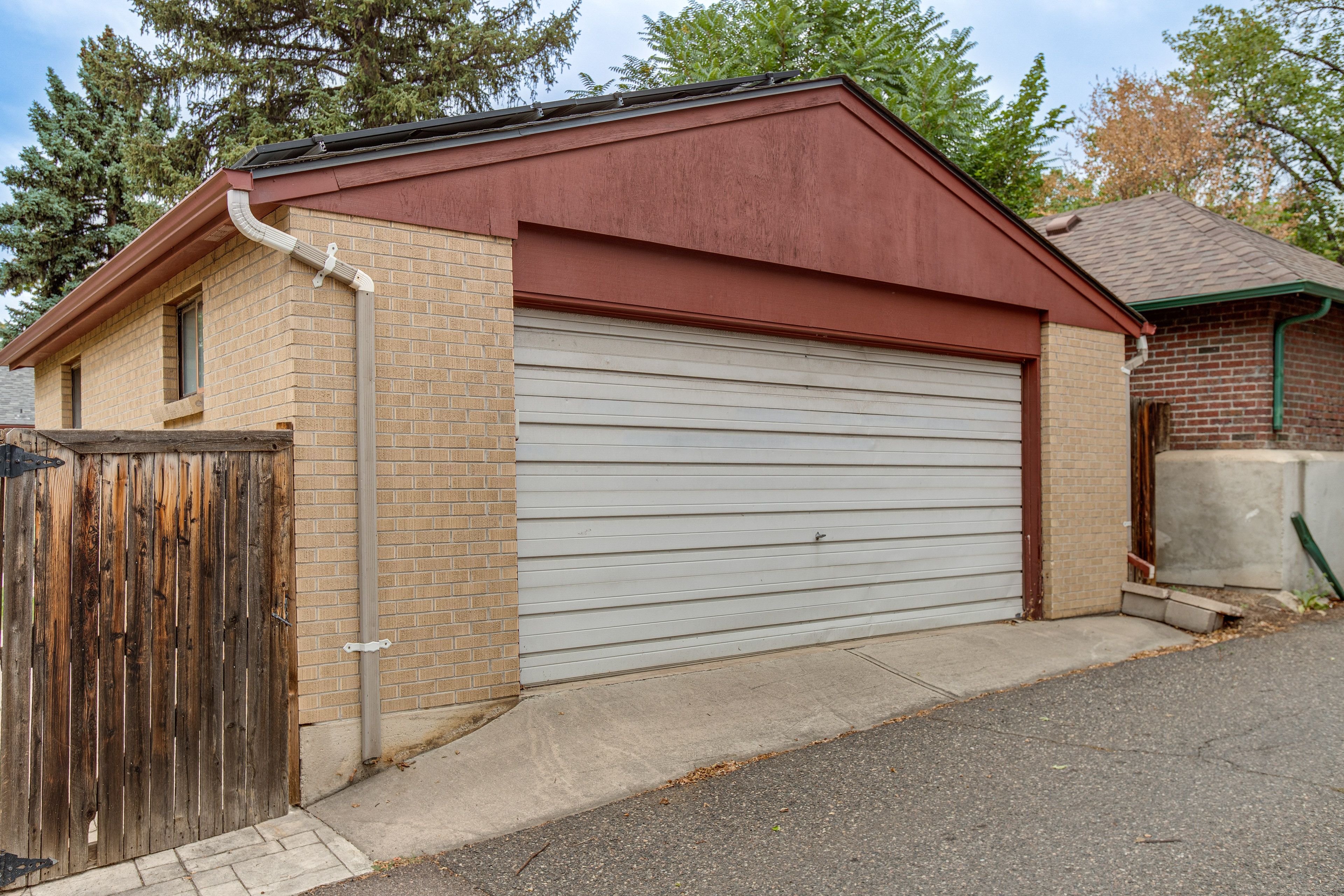 Parking | Garage (1 Vehicle) | Street Parking