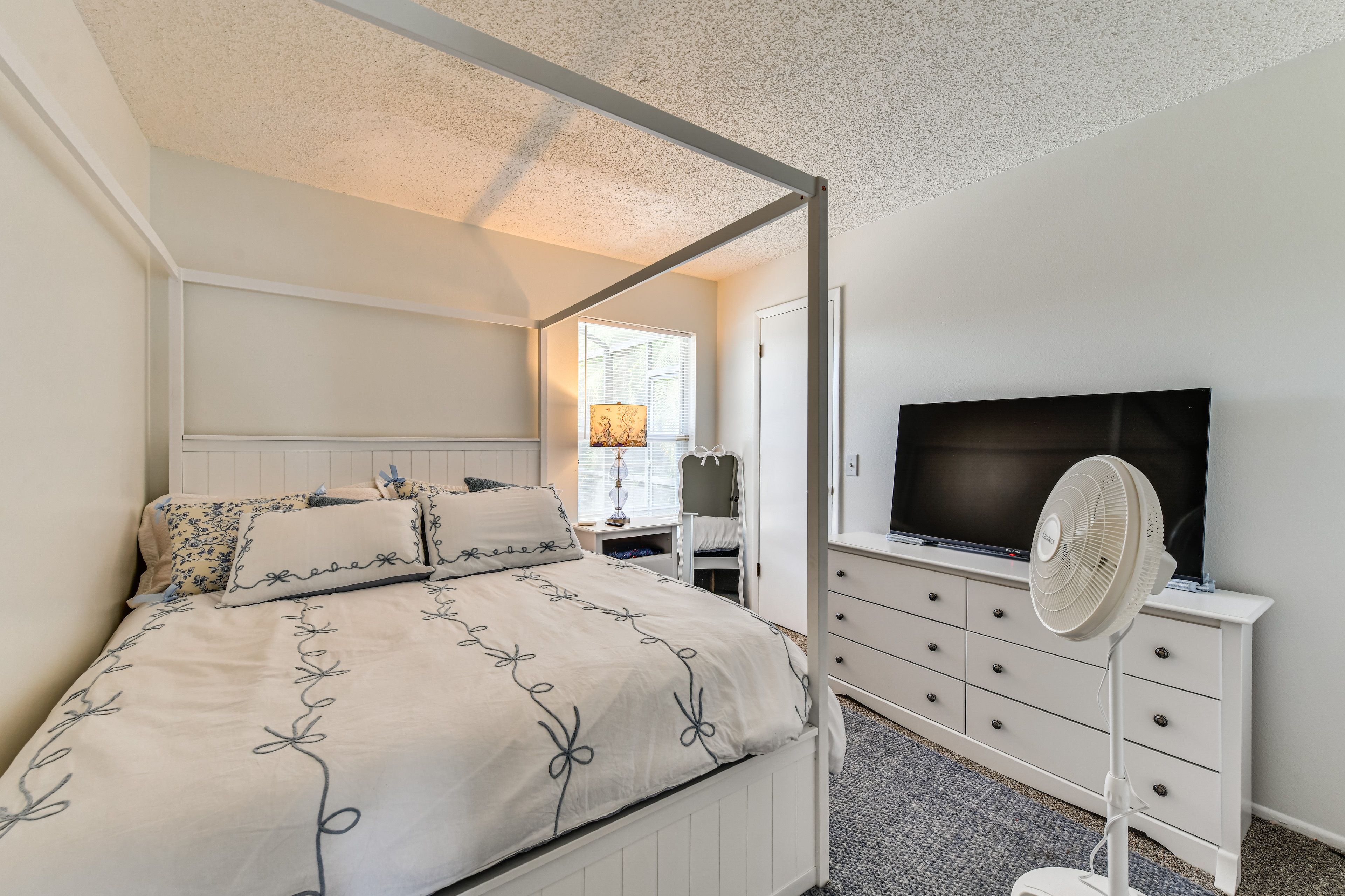 Bedroom 2 | Queen Bed