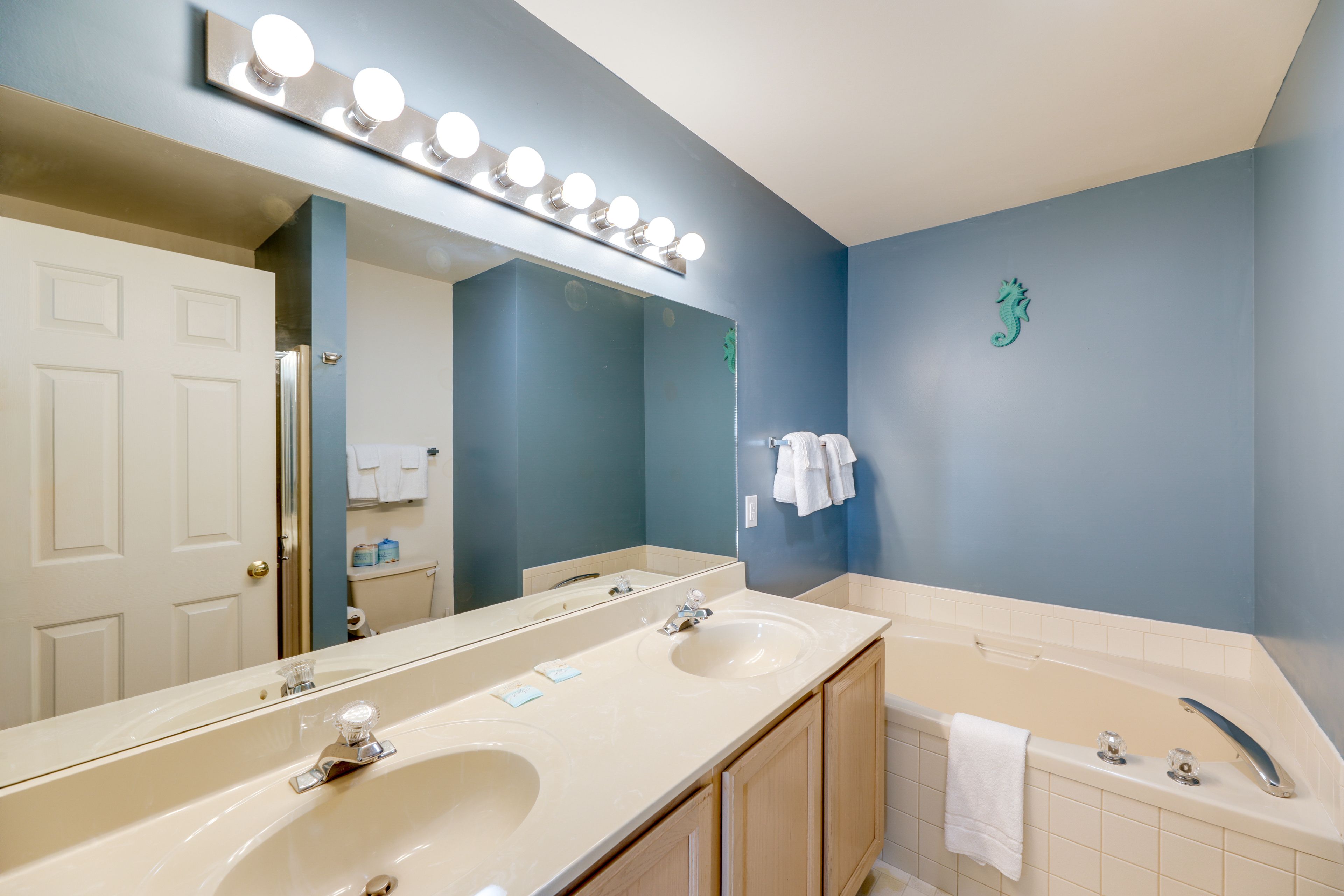 Full Bathroom | 2nd Floor