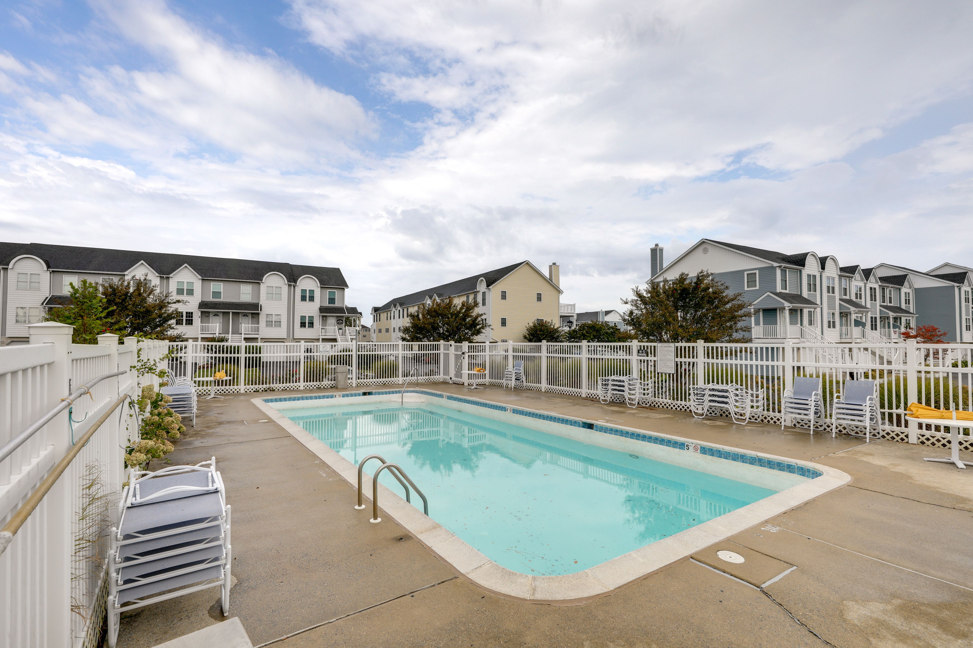 Bethany Marina | Community Pool