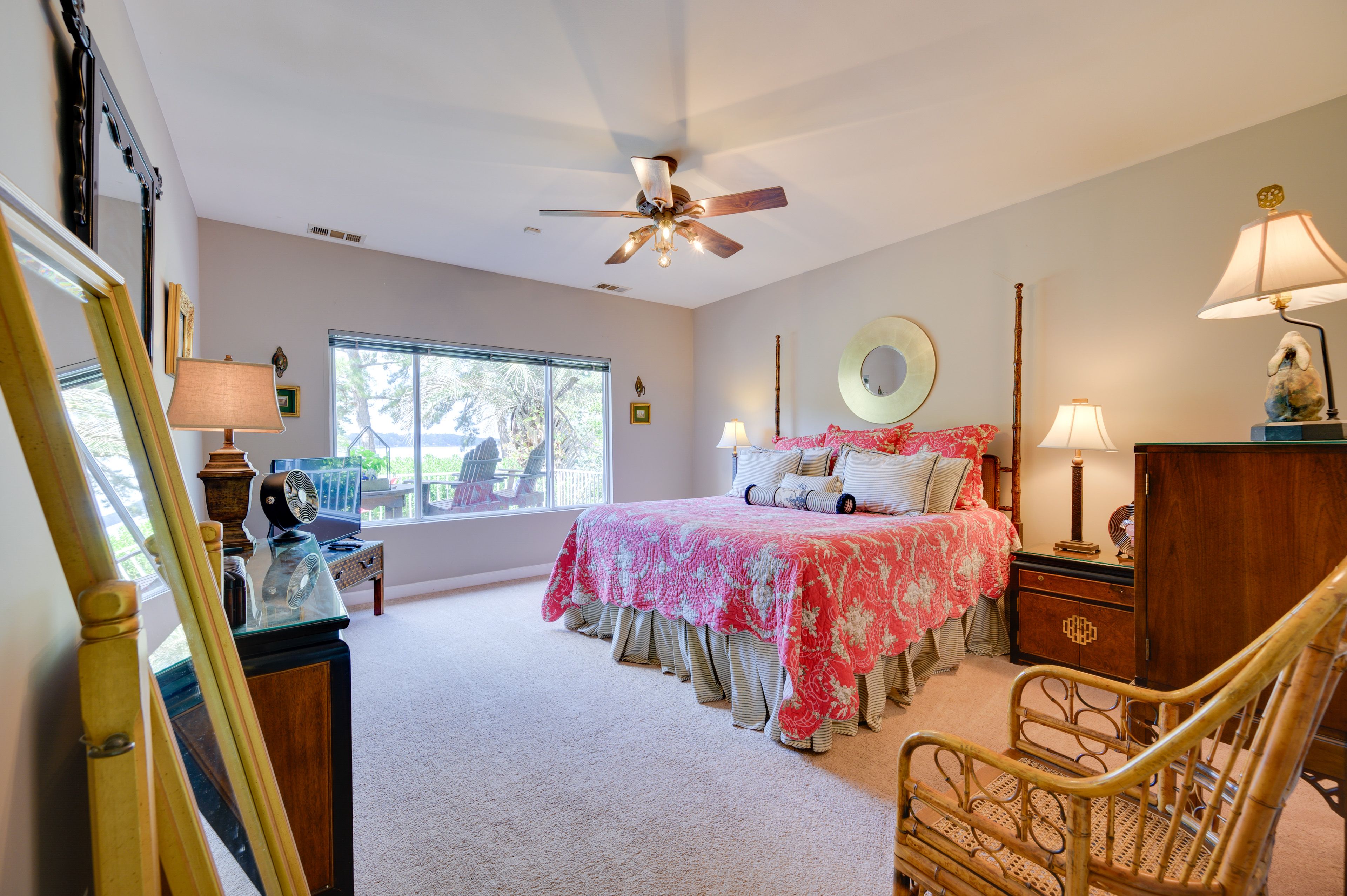 Bedroom | King Bed | 1st Floor