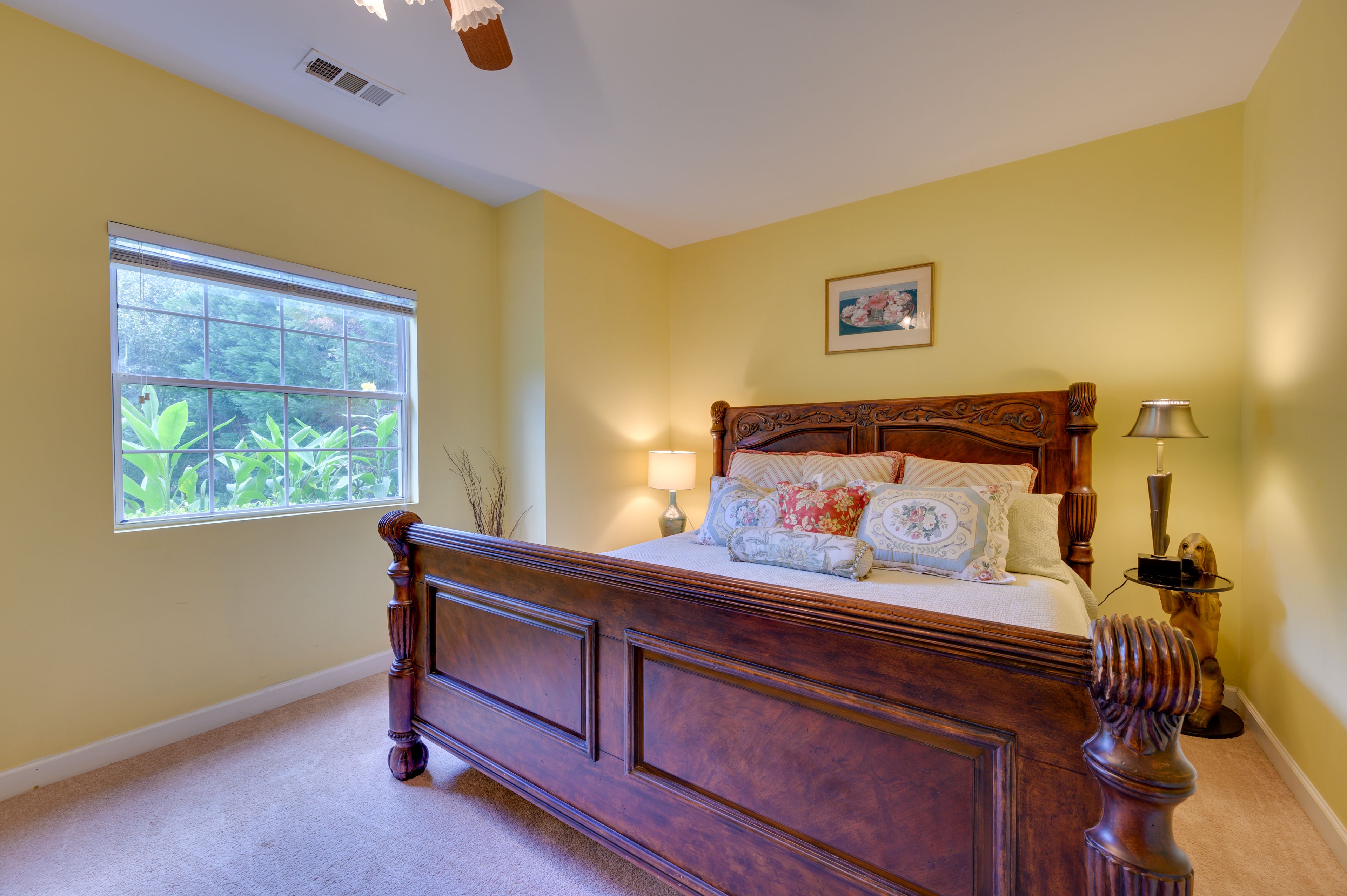 Bedroom | King Bed | 1st Floor