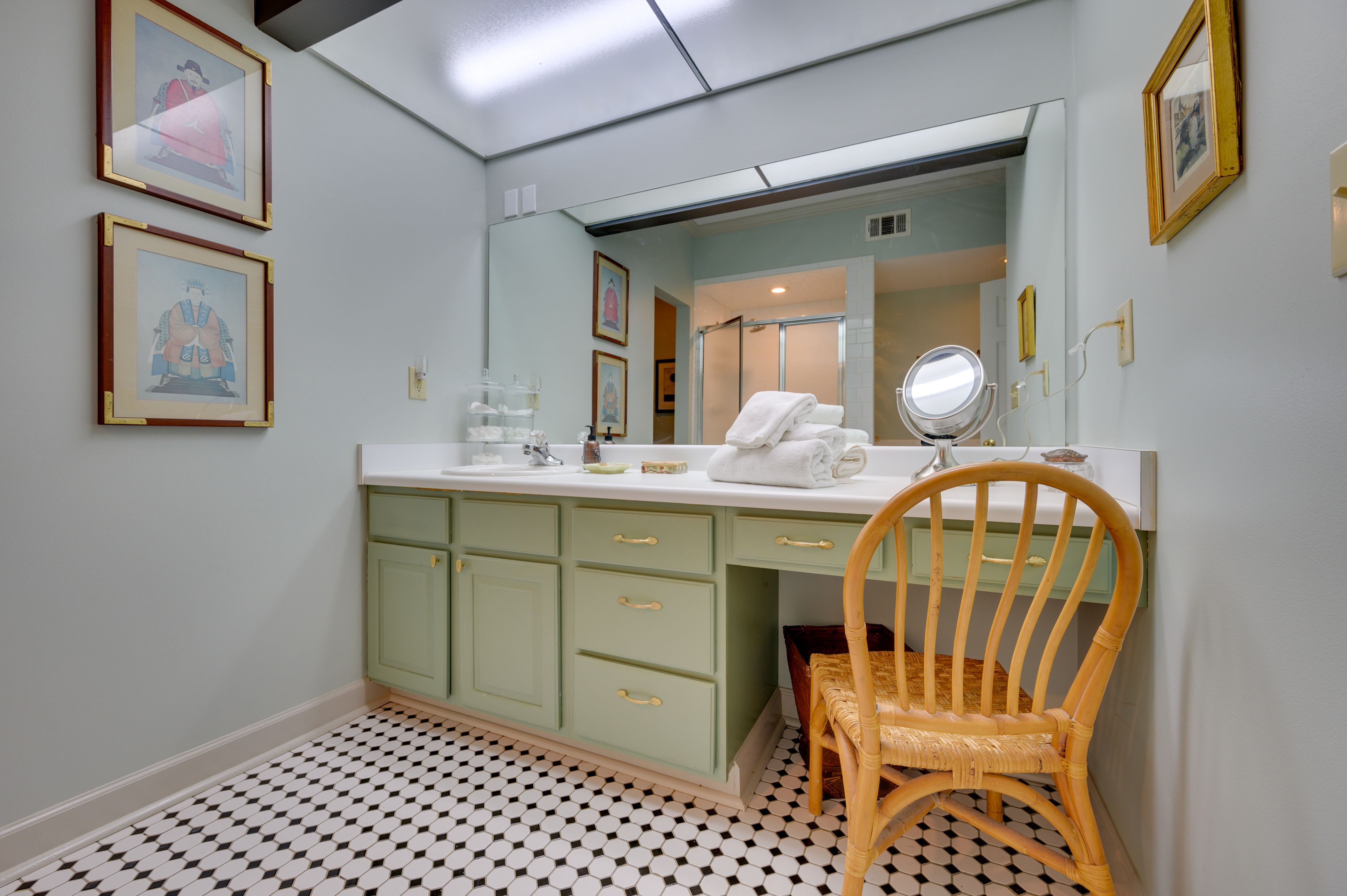 Bathroom | 1st Floor