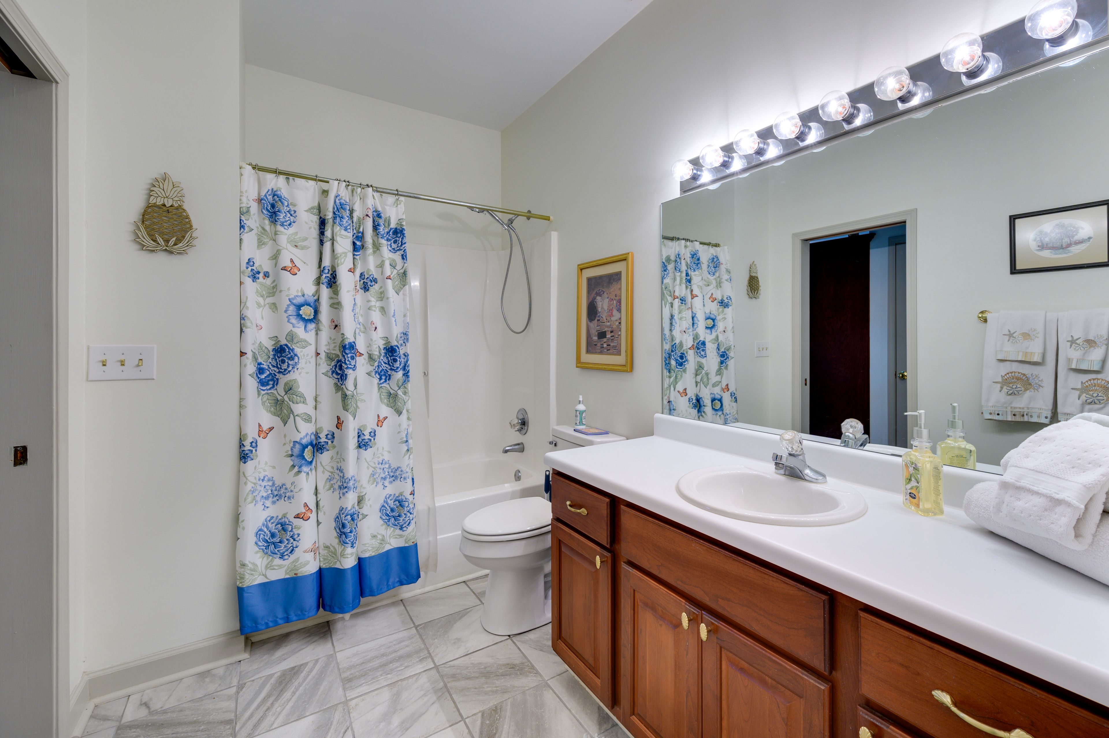 Bathroom | 1st Floor