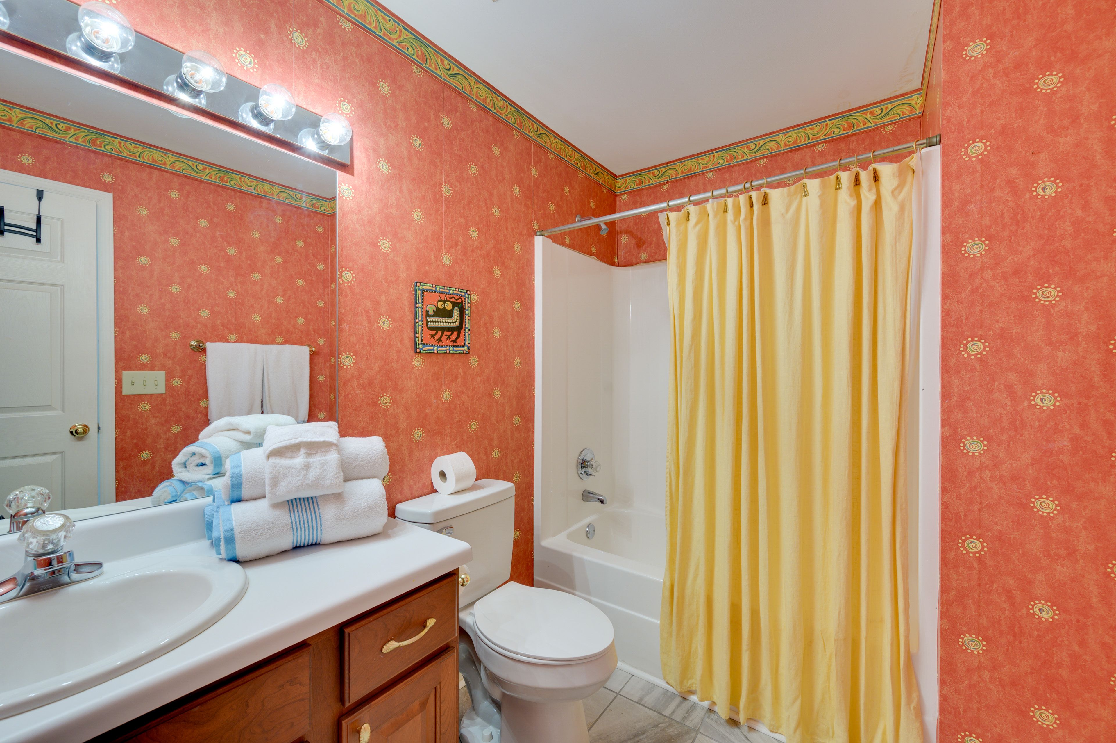 Bathroom | 2nd Floor