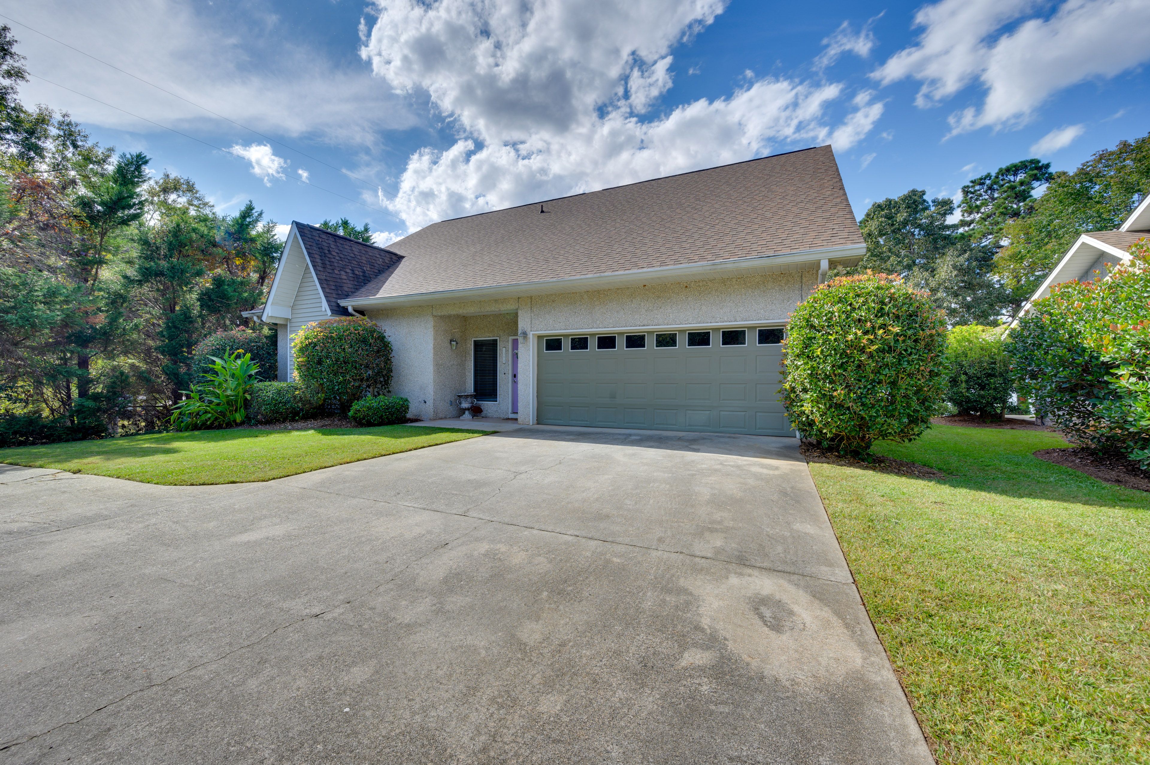 Exterior | Driveway (5 Vehicles)