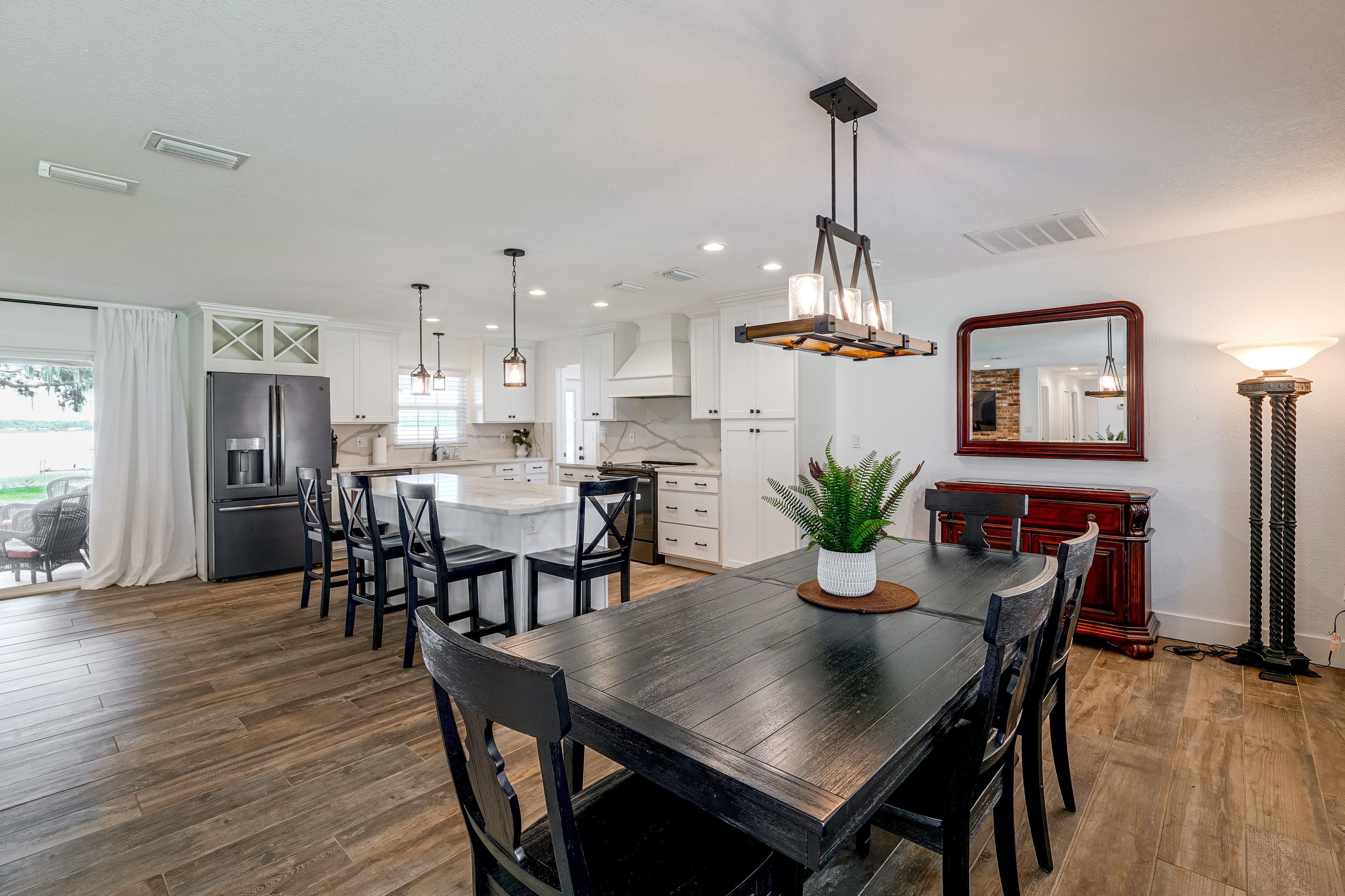 Dining & Kitchen