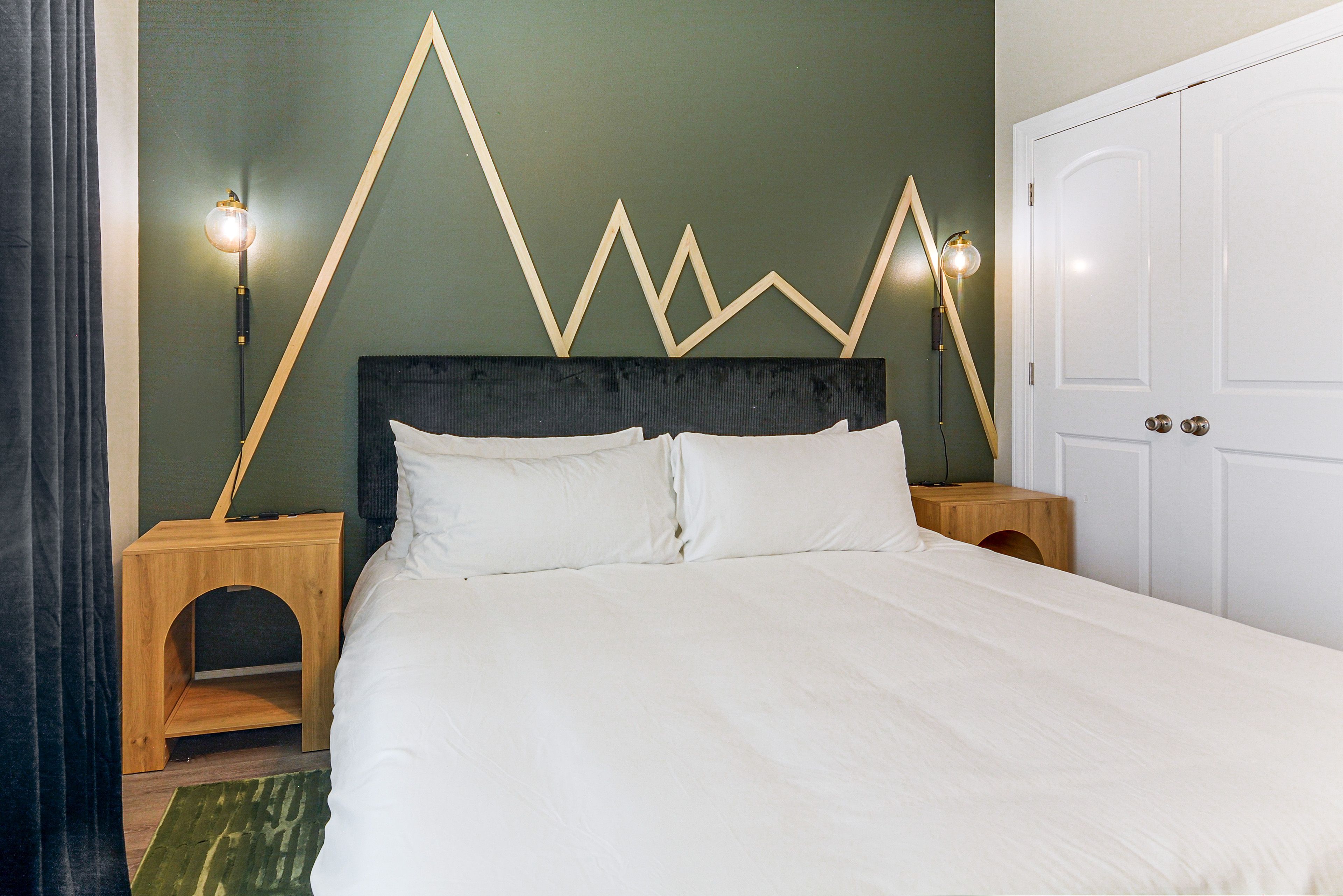 Bedroom 2 | Queen Bed