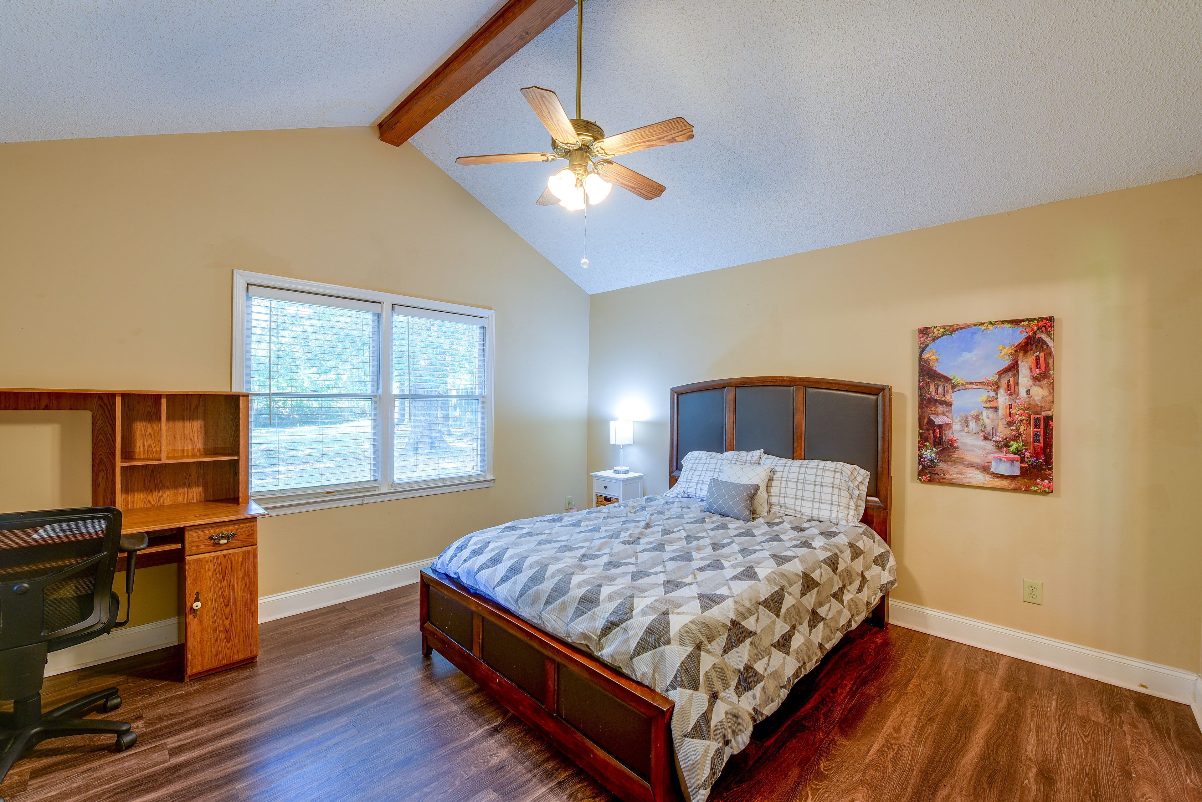 Bedroom 1 | Queen Bed