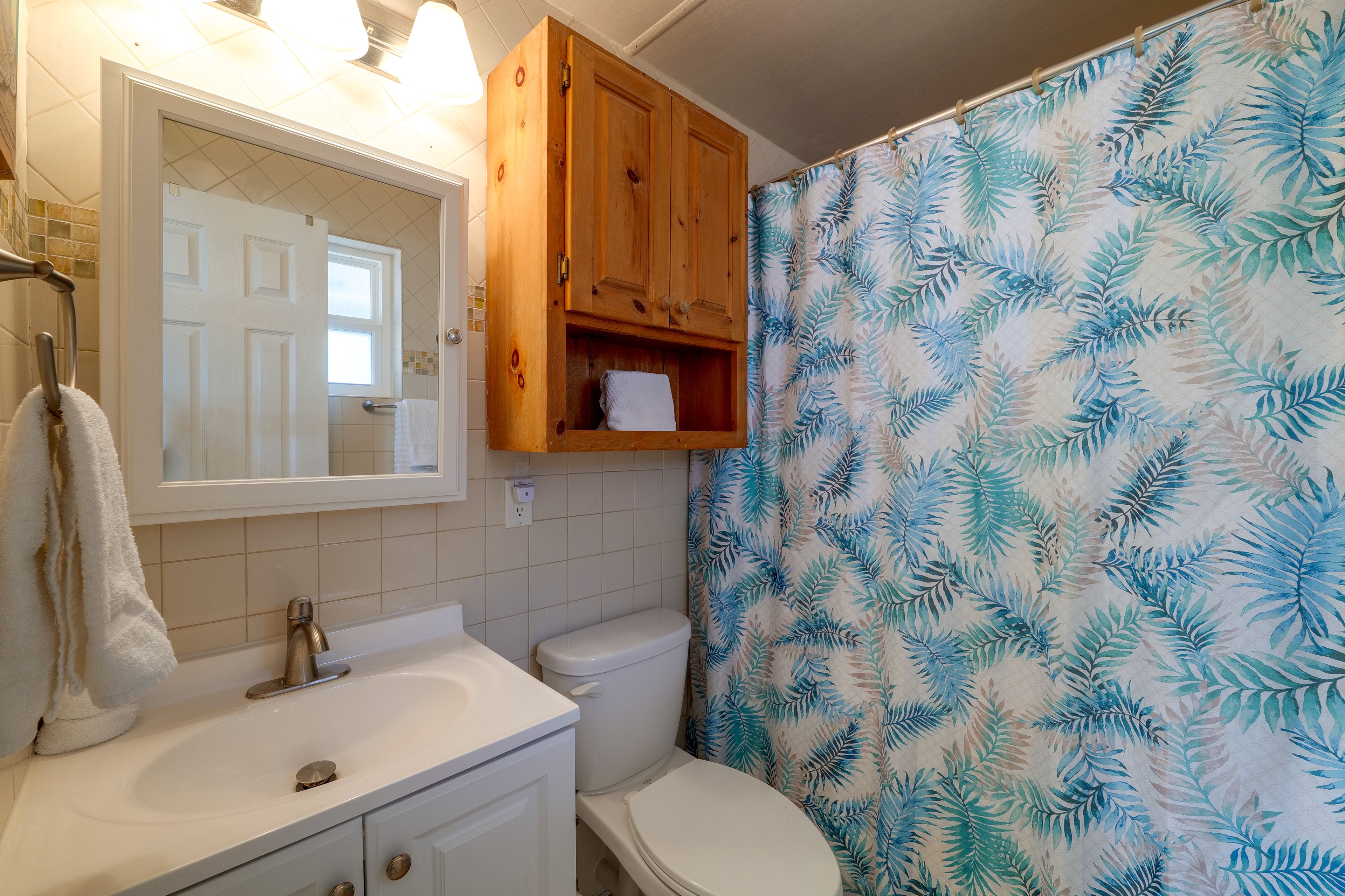 Bathroom | 1st Floor