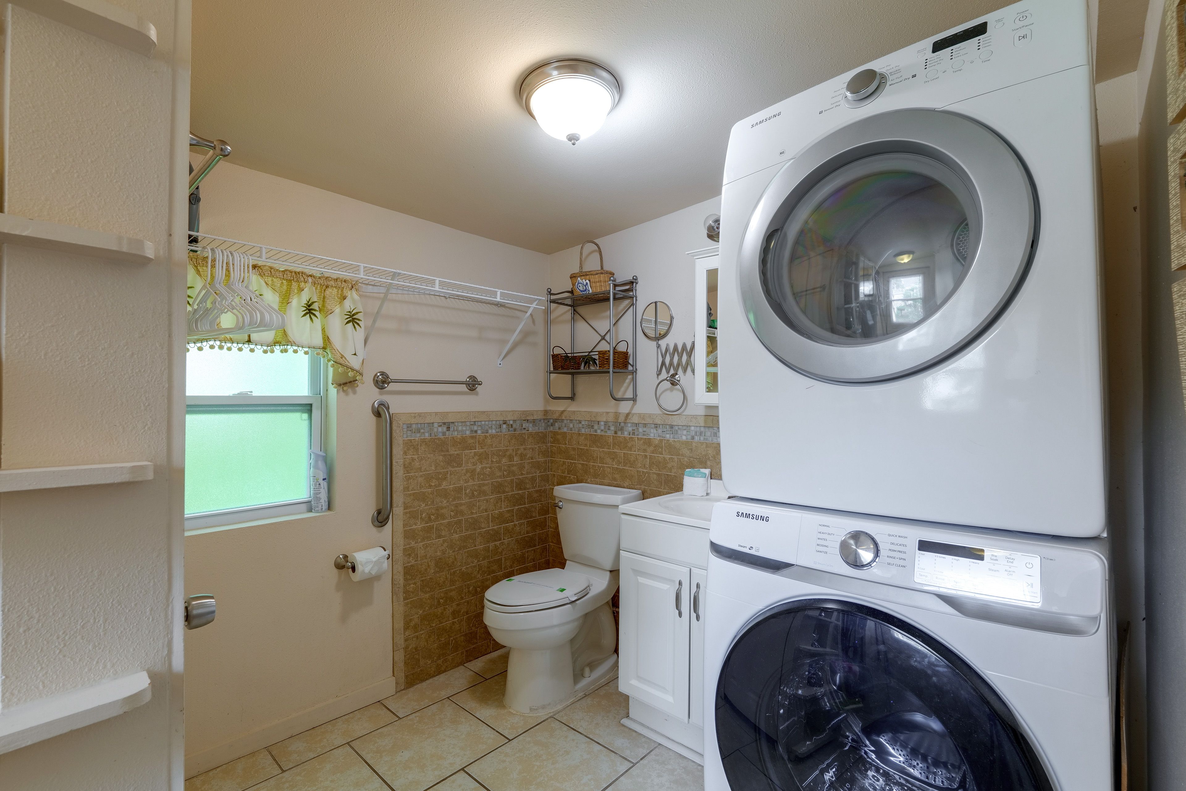 En-Suite Bathroom | Washer/Dryer | Main Level